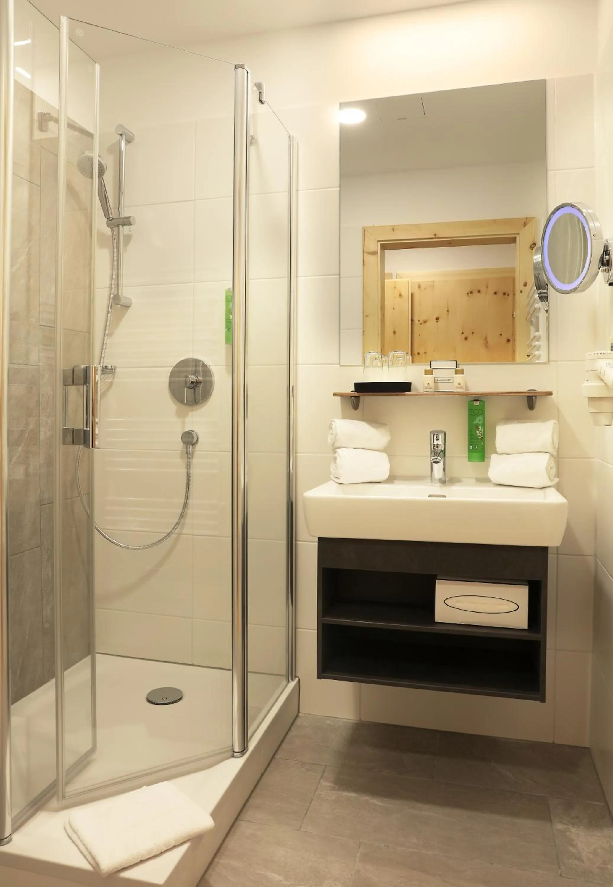 Bathroom in JUFA Alpenhotel Saalbach