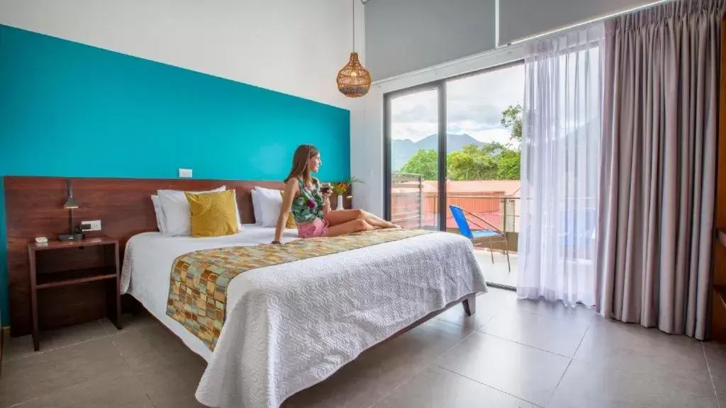 Bed in La Fortuna Lodge by Treebu Hotels