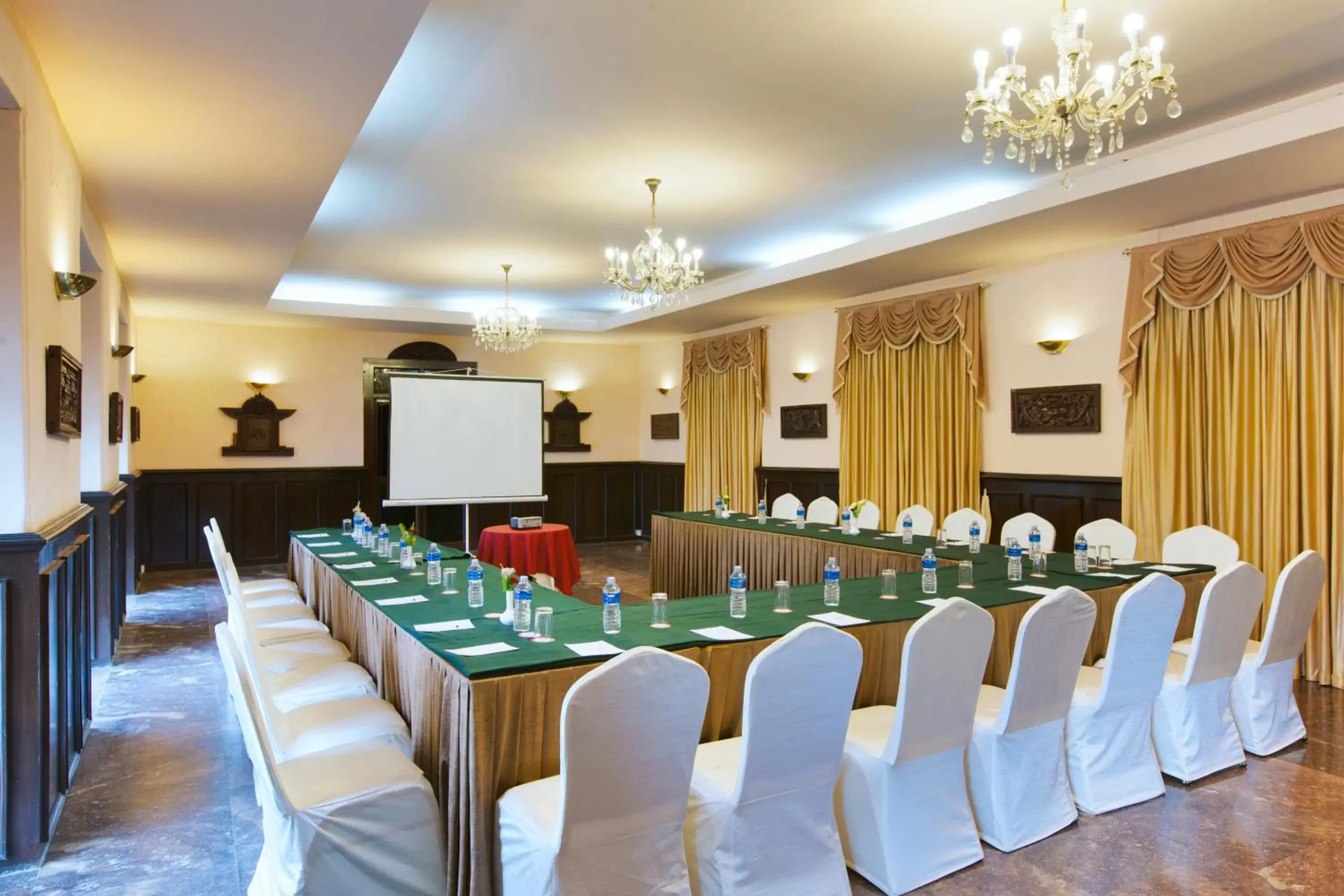 Business facilities in Hotel Shanker