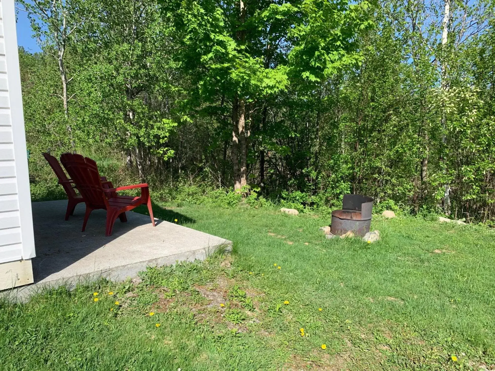 Garden in Camping Chalets Spas Pignons Rouges