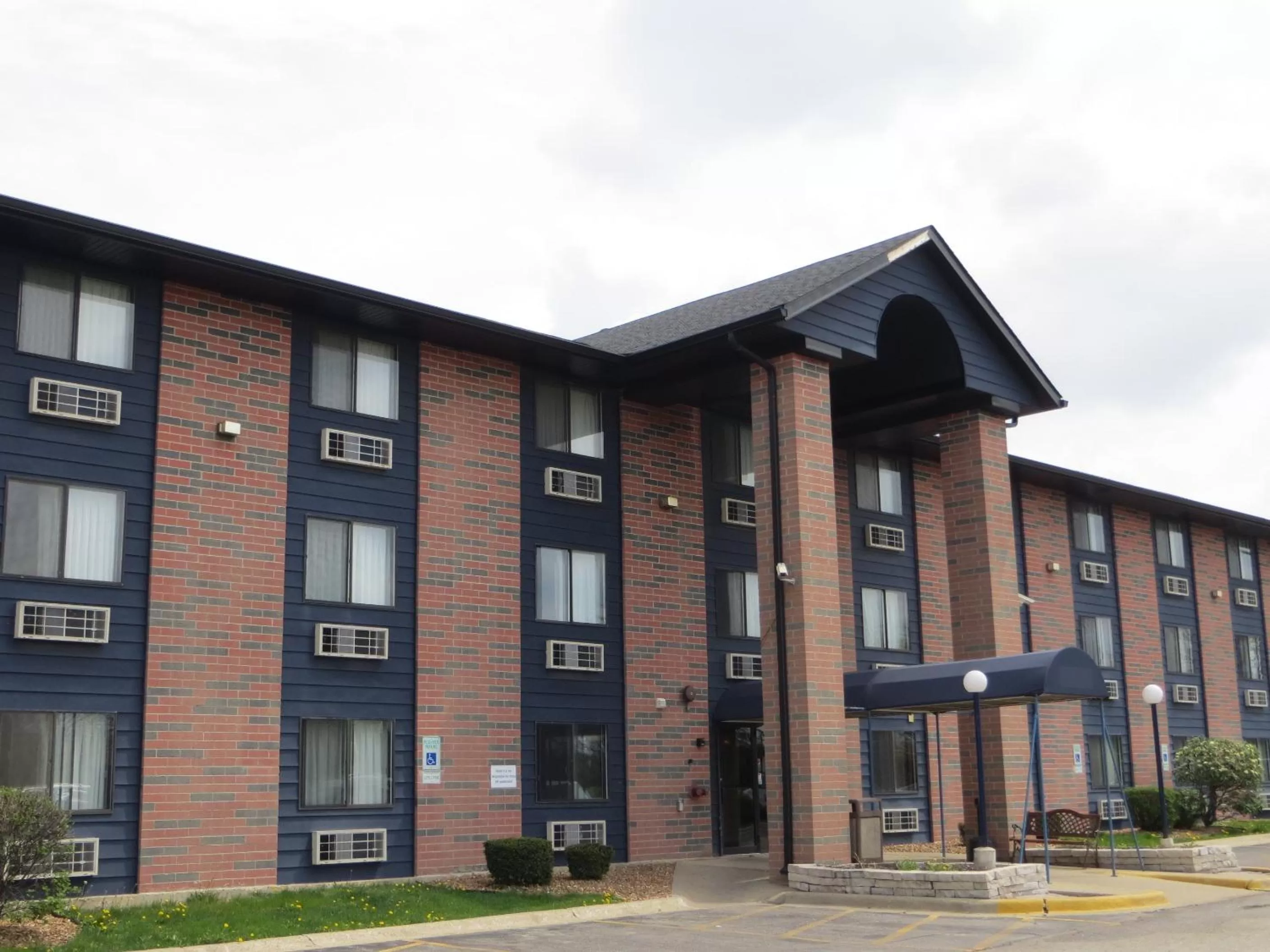 Property building in Motel 6-Elk Grove Village, IL - O'Hare