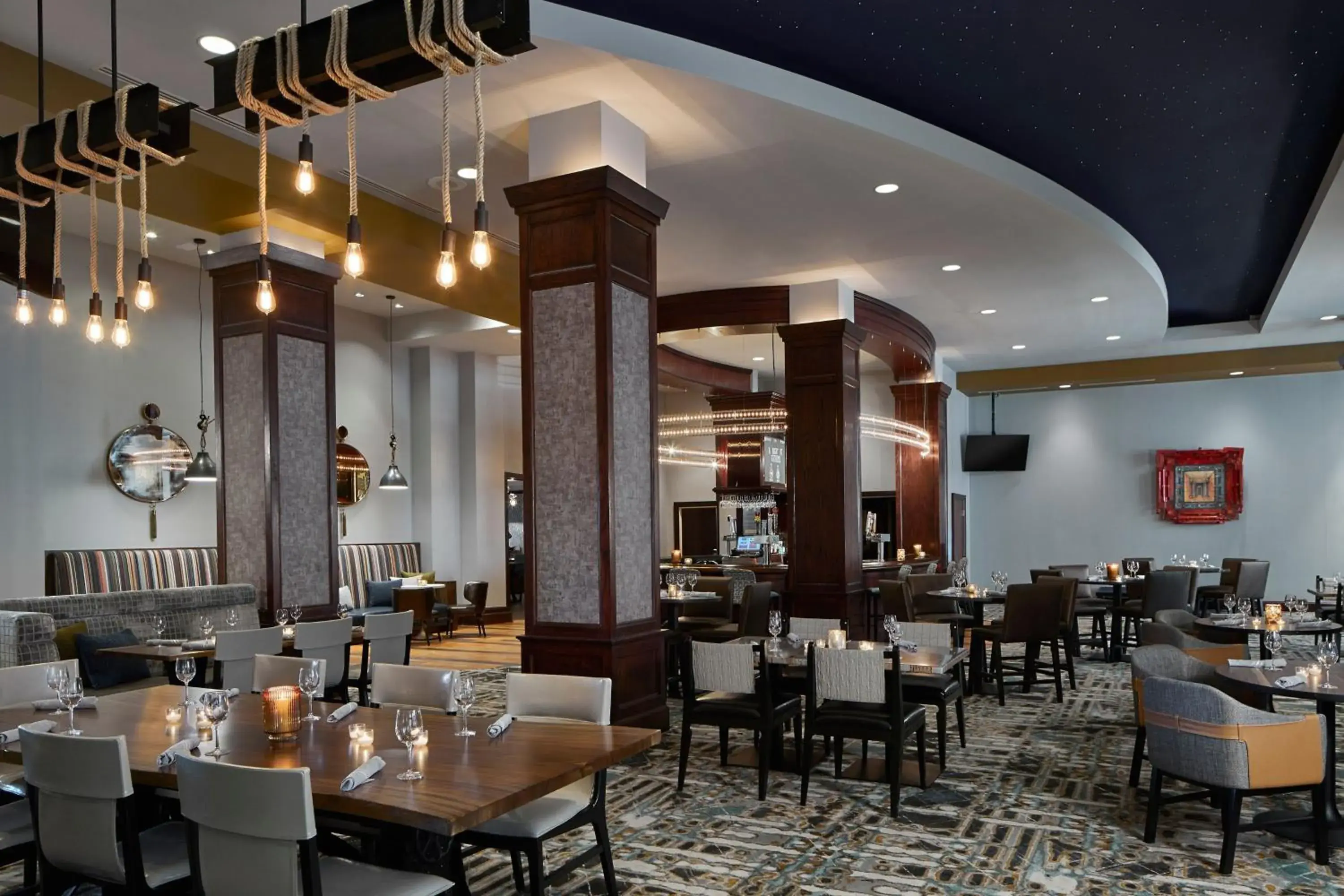 Restaurant/Places to Eat in Renaissance by Marriott Mobile Riverview Plaza Hotel