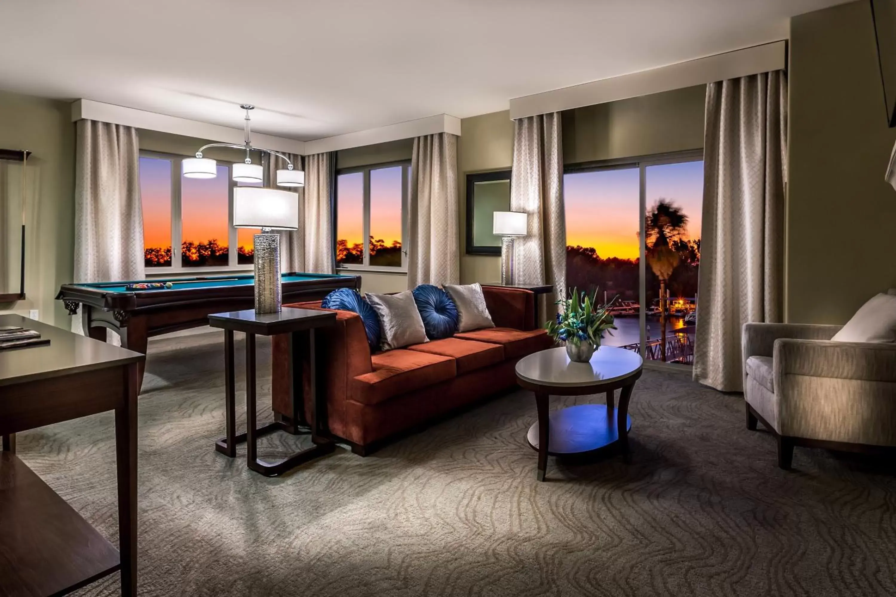 Living room in The Westin Sacramento