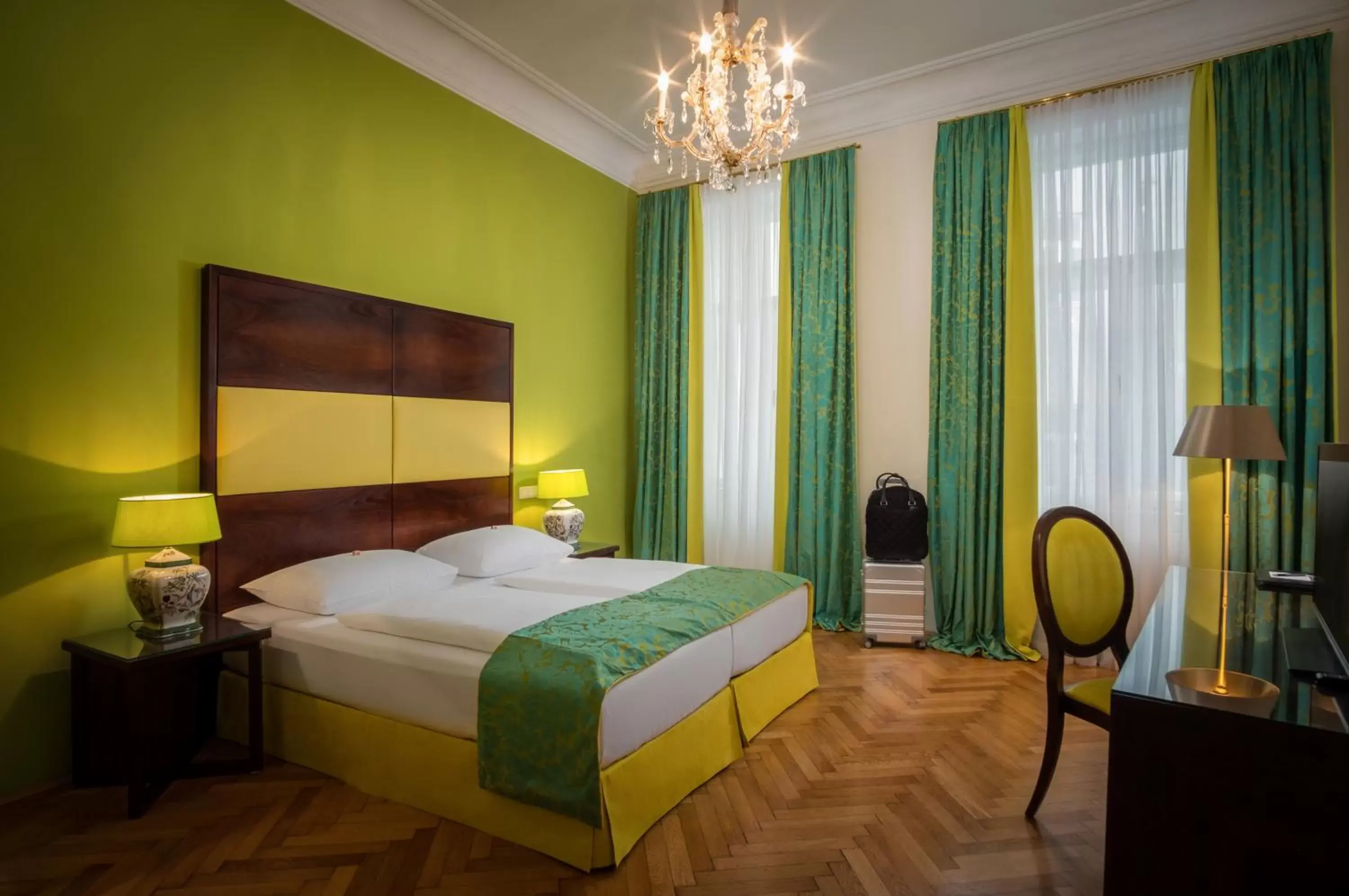 TV and multimedia, Bed in Appartement-Hotel an der Riemergasse