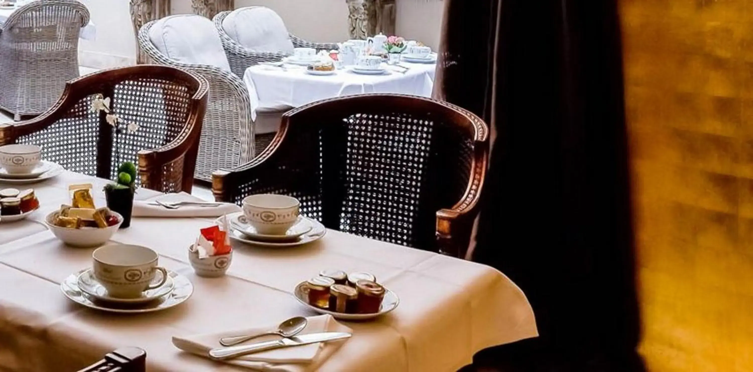 Breakfast, Restaurant/Places to Eat in Hotel du Romancier