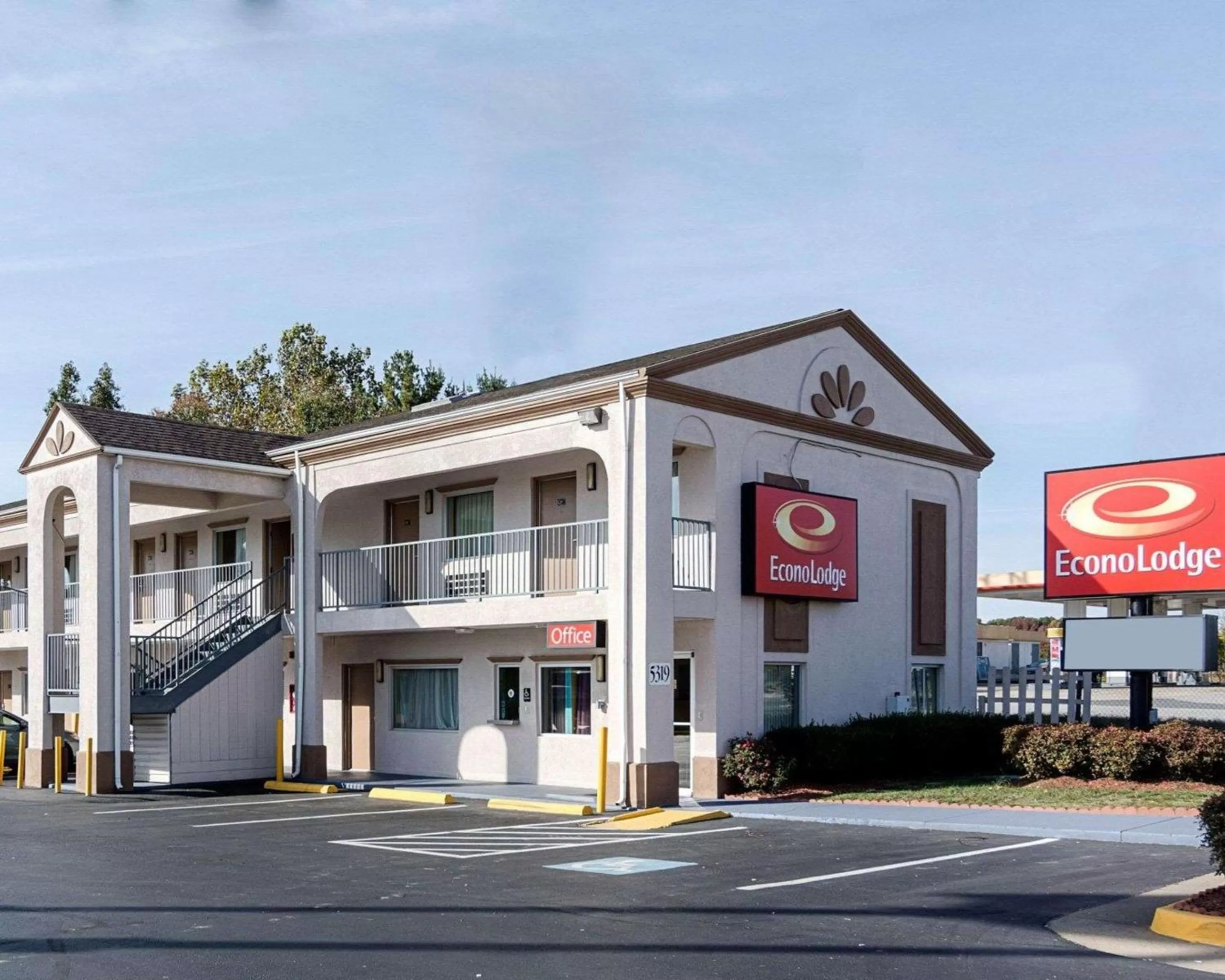 Property building in Econo Lodge Fredericksburg near I-95