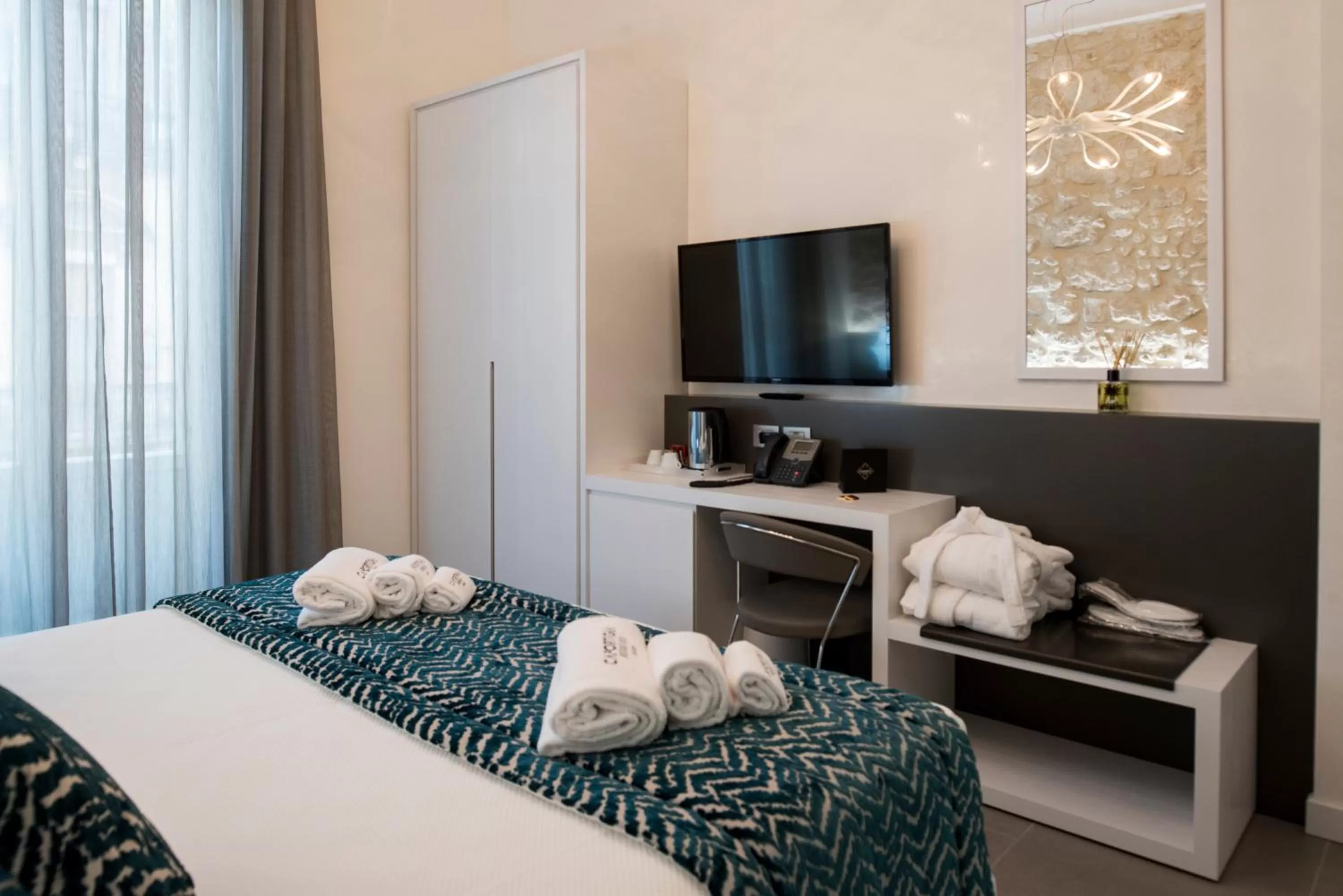 Bed in Caportigia Boutique Hotel