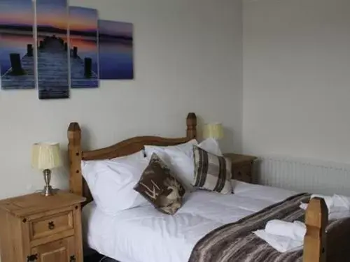 Bedroom, Bed in Stonehenge Inn & Shepherd's Huts