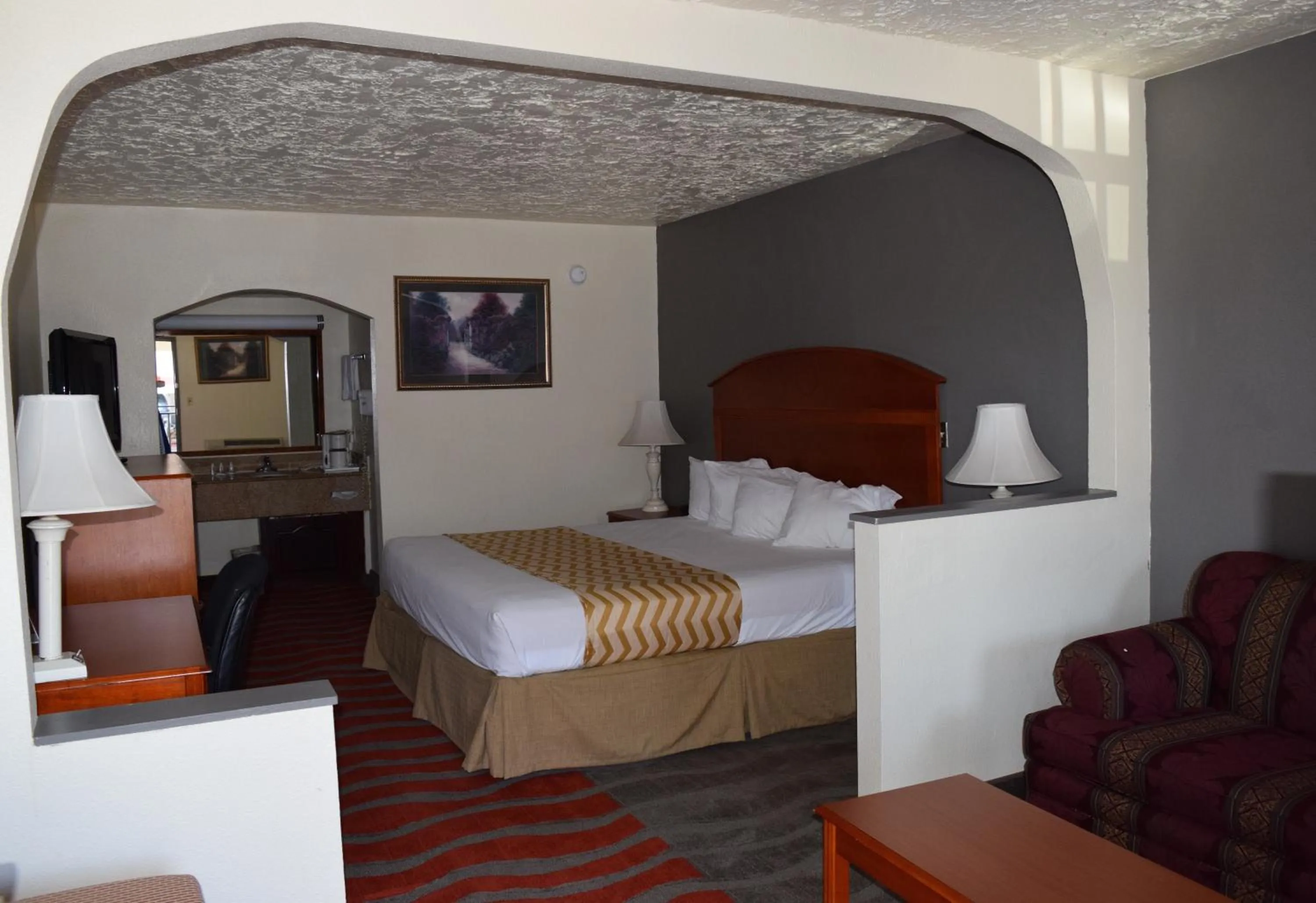 Photo of the whole room, Bed in Travelodge Inn & Suites by Wyndham Norman