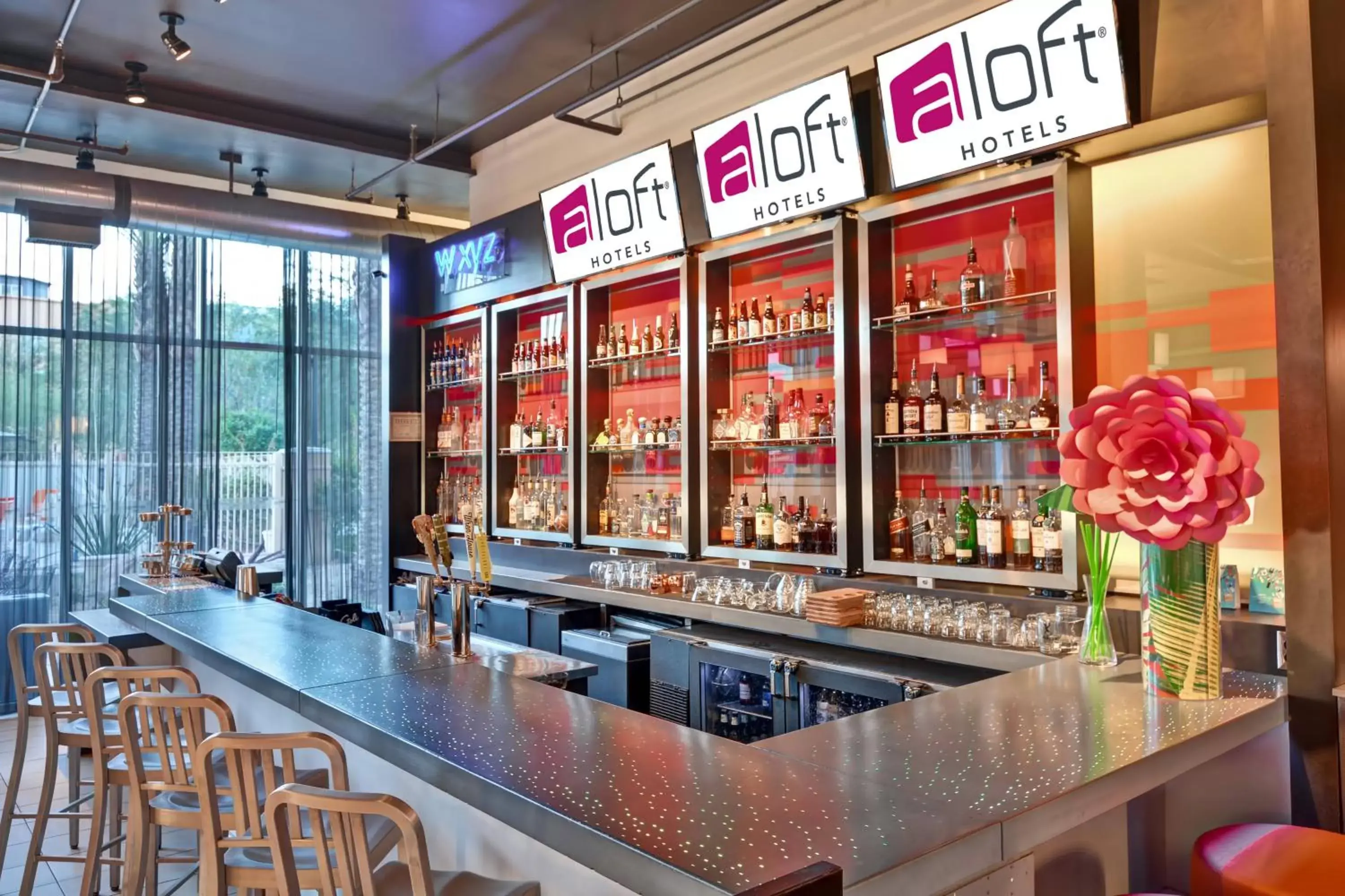 Restaurant/places to eat in Aloft Phoenix Airport