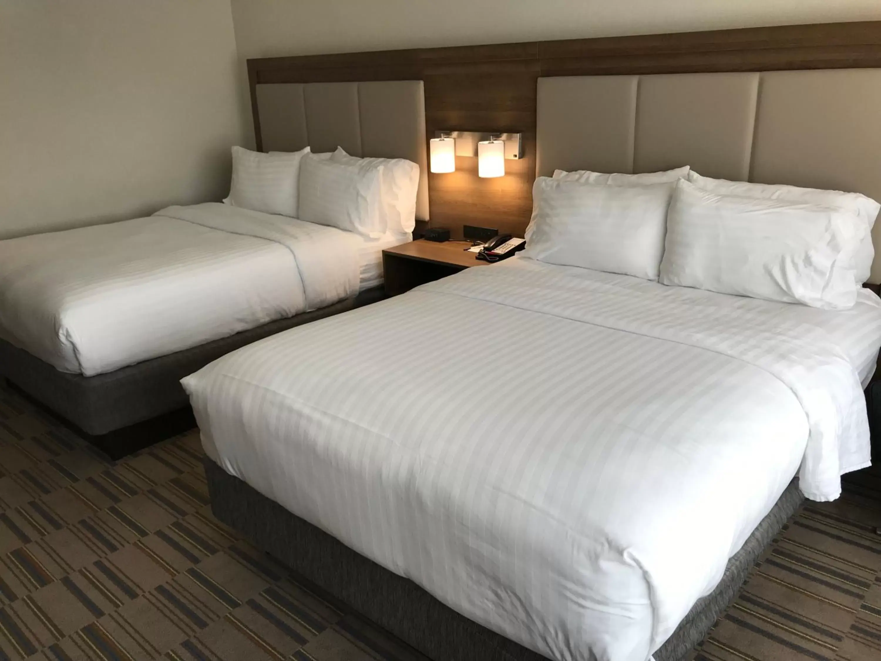 Bed in Holiday Inn Express & Suites - Pittsburgh - Monroeville, an IHG Hotel