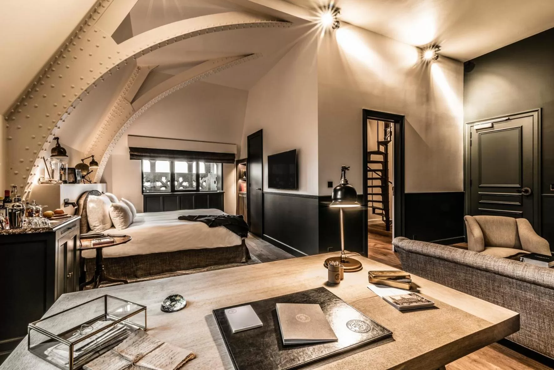 Photo of the whole room, Bed in 1898 The Post