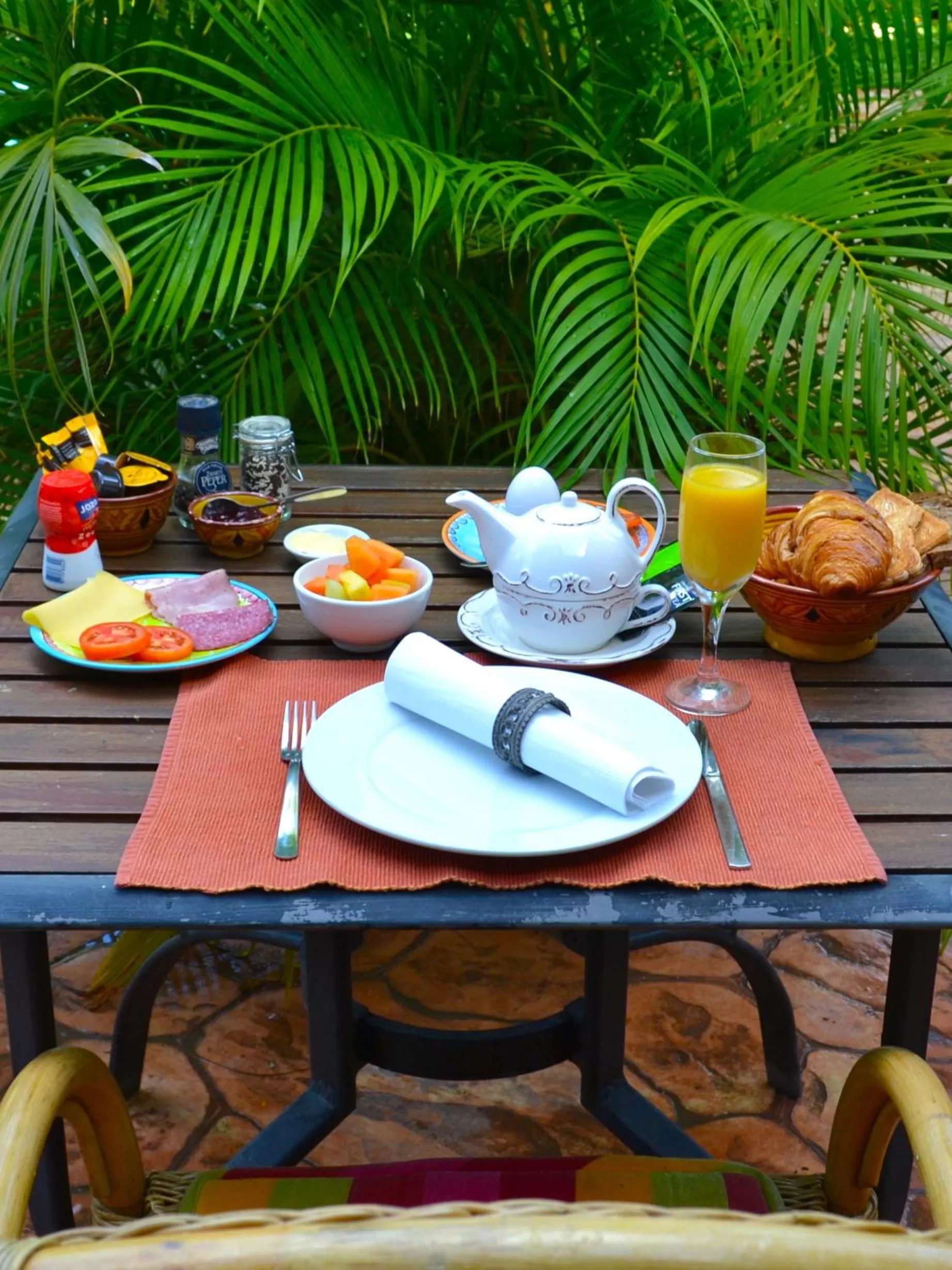 Food and drinks in Wonders Boutique Hotel