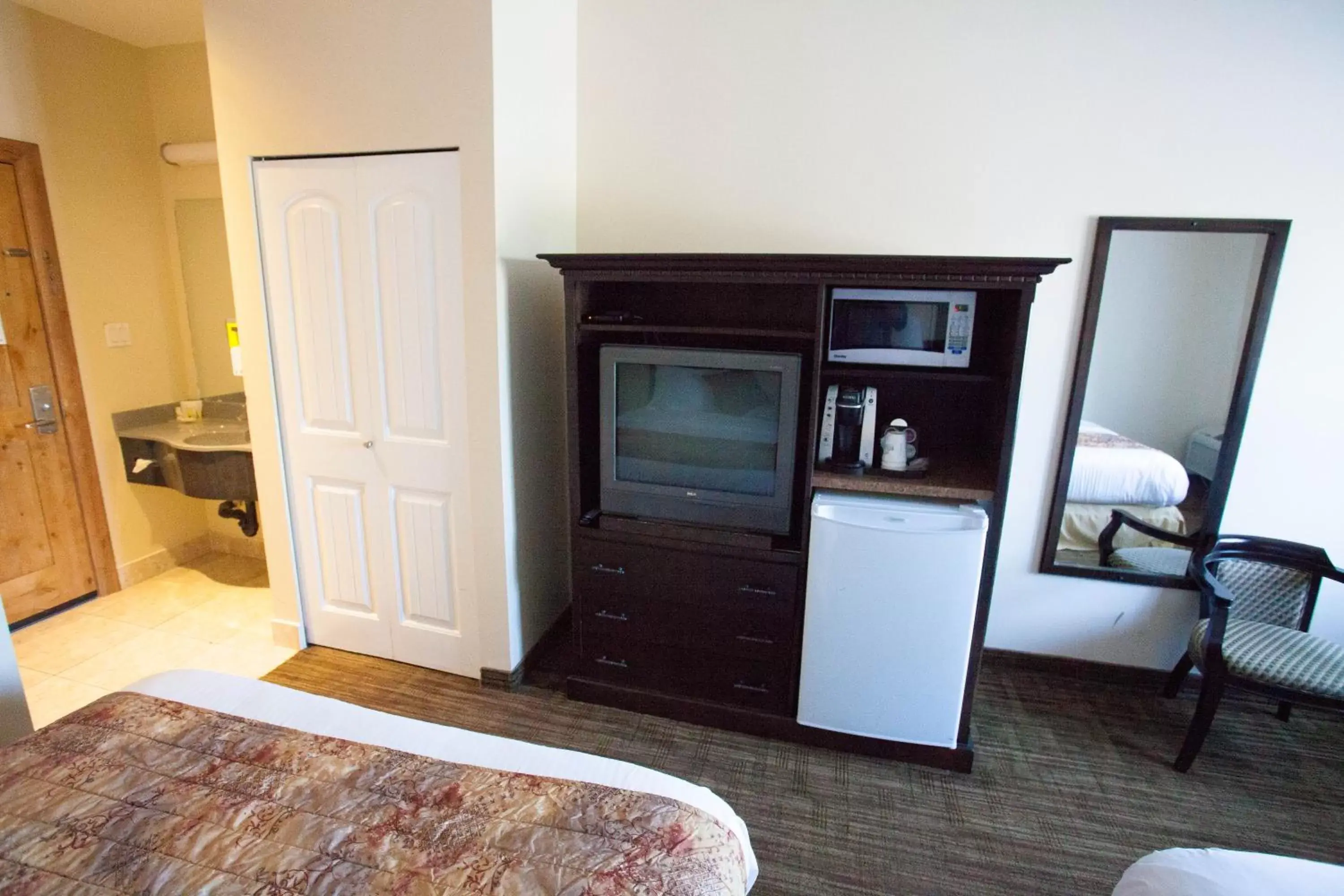 TV/Entertainment Center in Days Inn by Wyndham Surrey