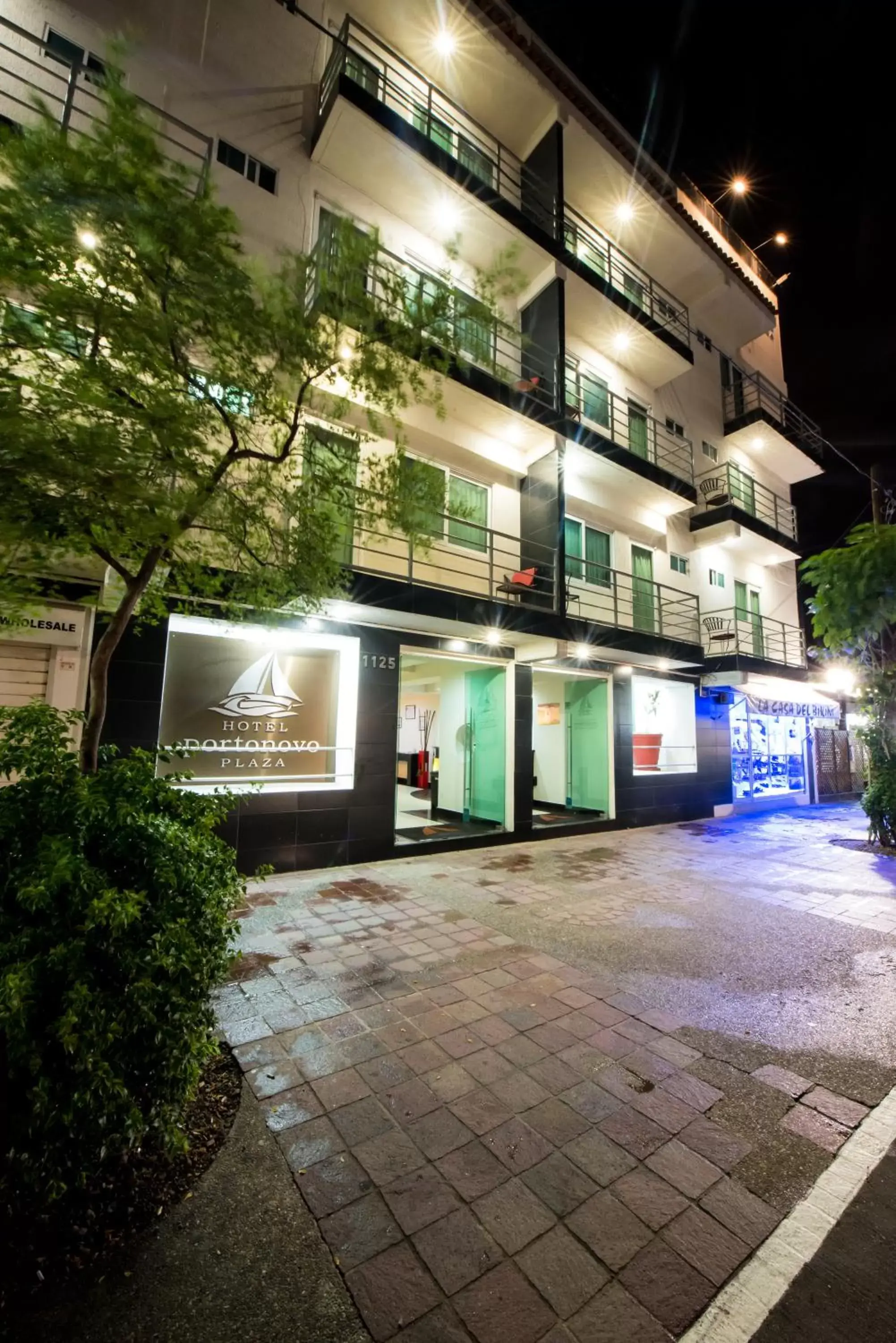 Facade/entrance in Hotel Portonovo Plaza Malecon Facade/entrance in Hotel Portonovo Plaza Malecon