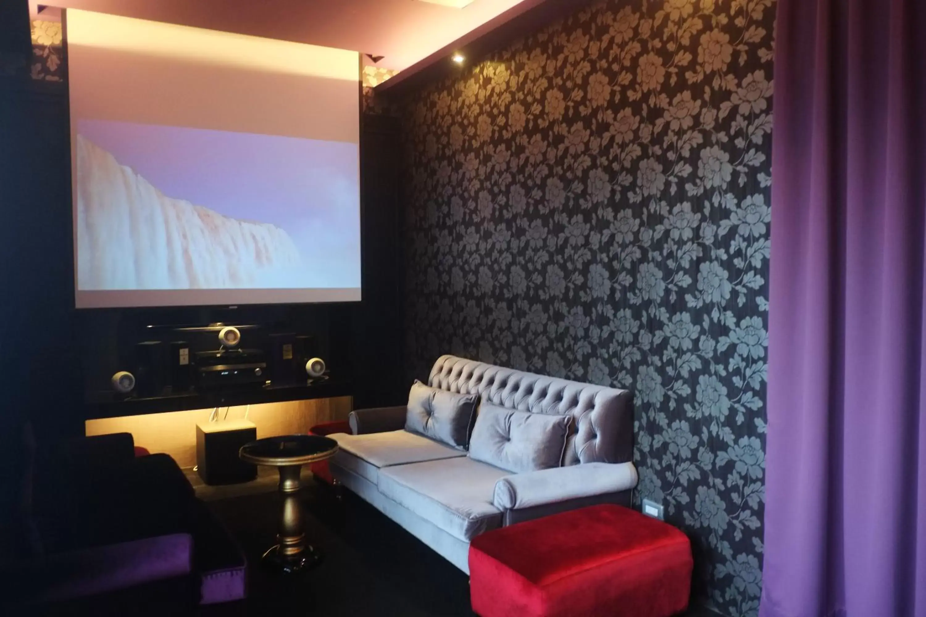 Communal lounge/ TV room, Seating Area in FX Hotel Taipei Nanjing East Road Branch