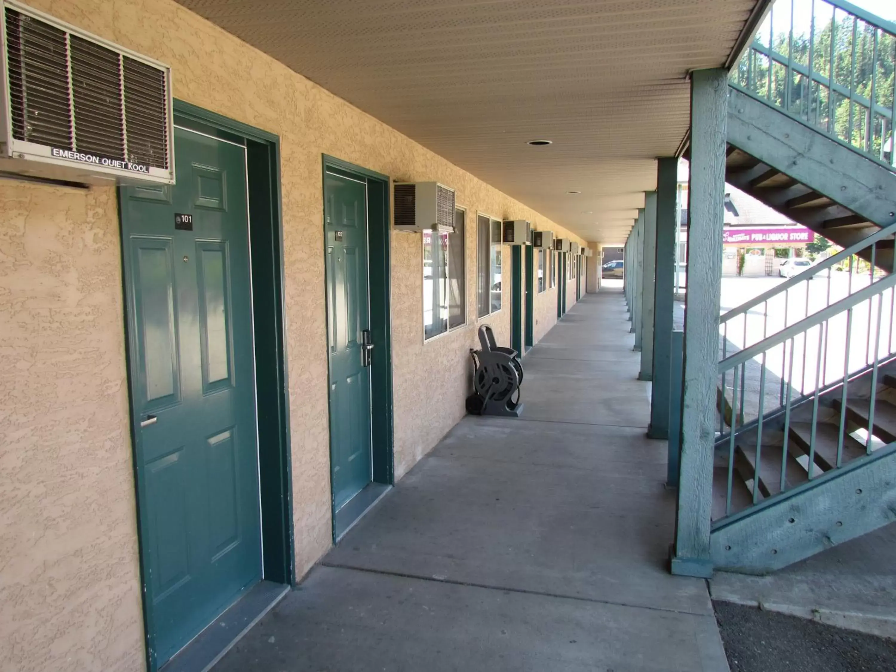 Facade/entrance in Super 8 by Wyndham Sicamous Facade/entrance in Super 8 by Wyndham Sicamous