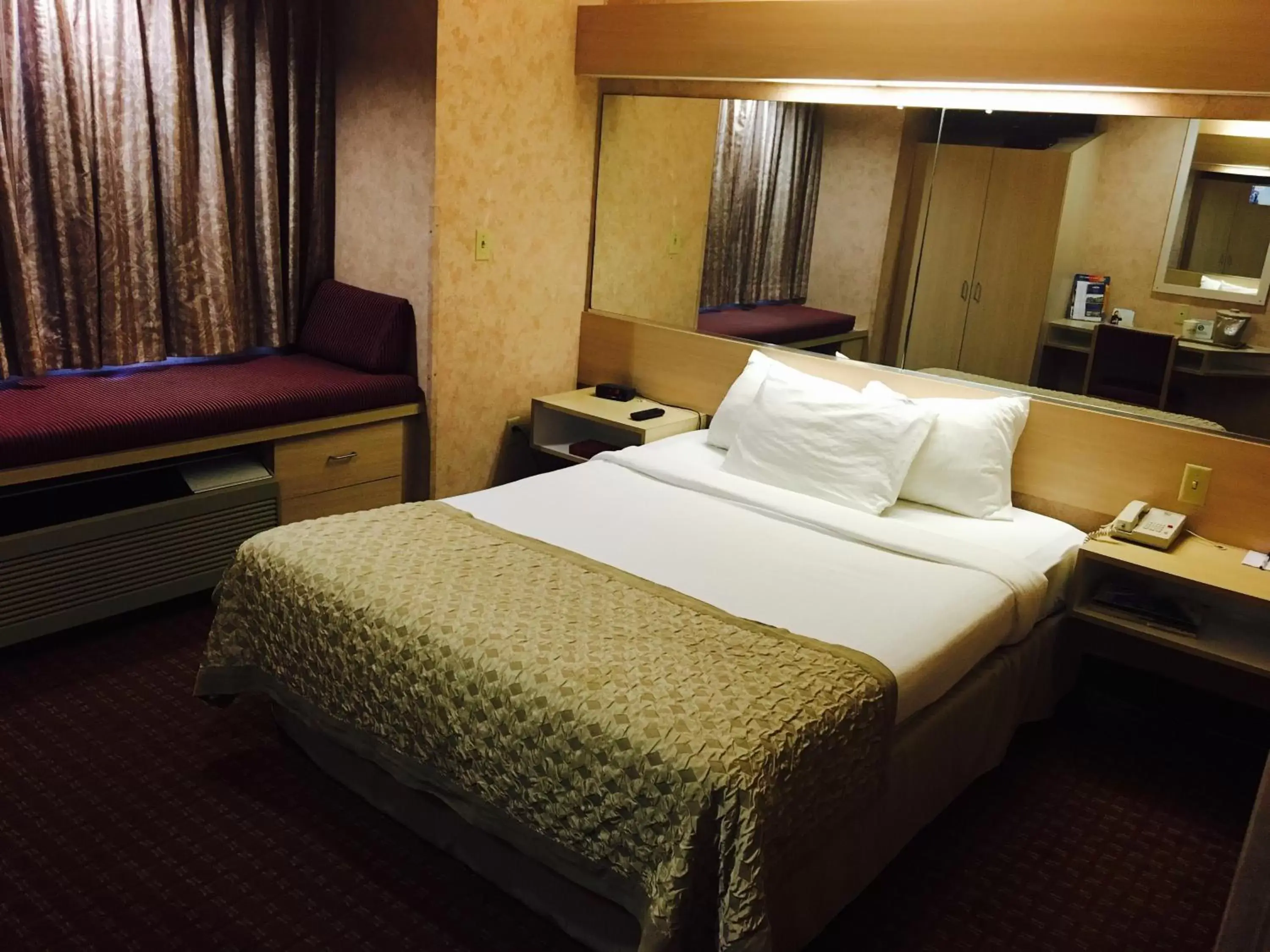 Photo of the whole room, Bed in Microtel Inn & Suites by Wyndham Syracuse Baldwinsville