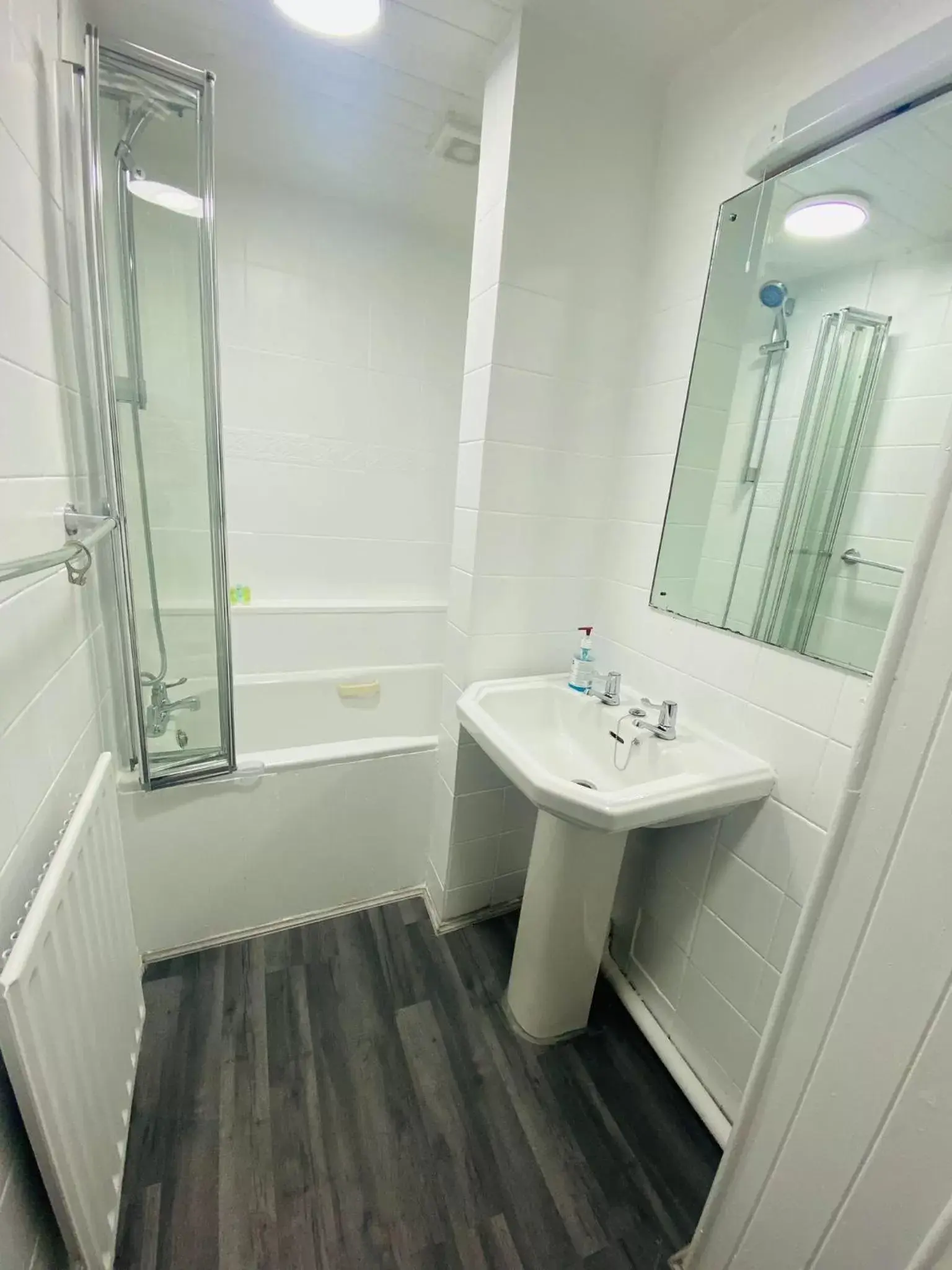 Bathroom in Avalon Hotel