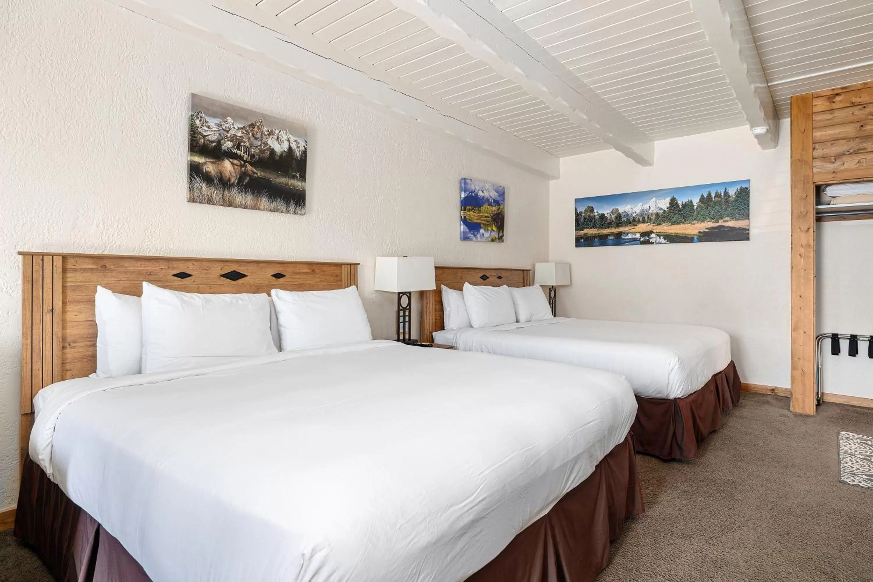 Bedroom, Bed in Elk Refuge Inn