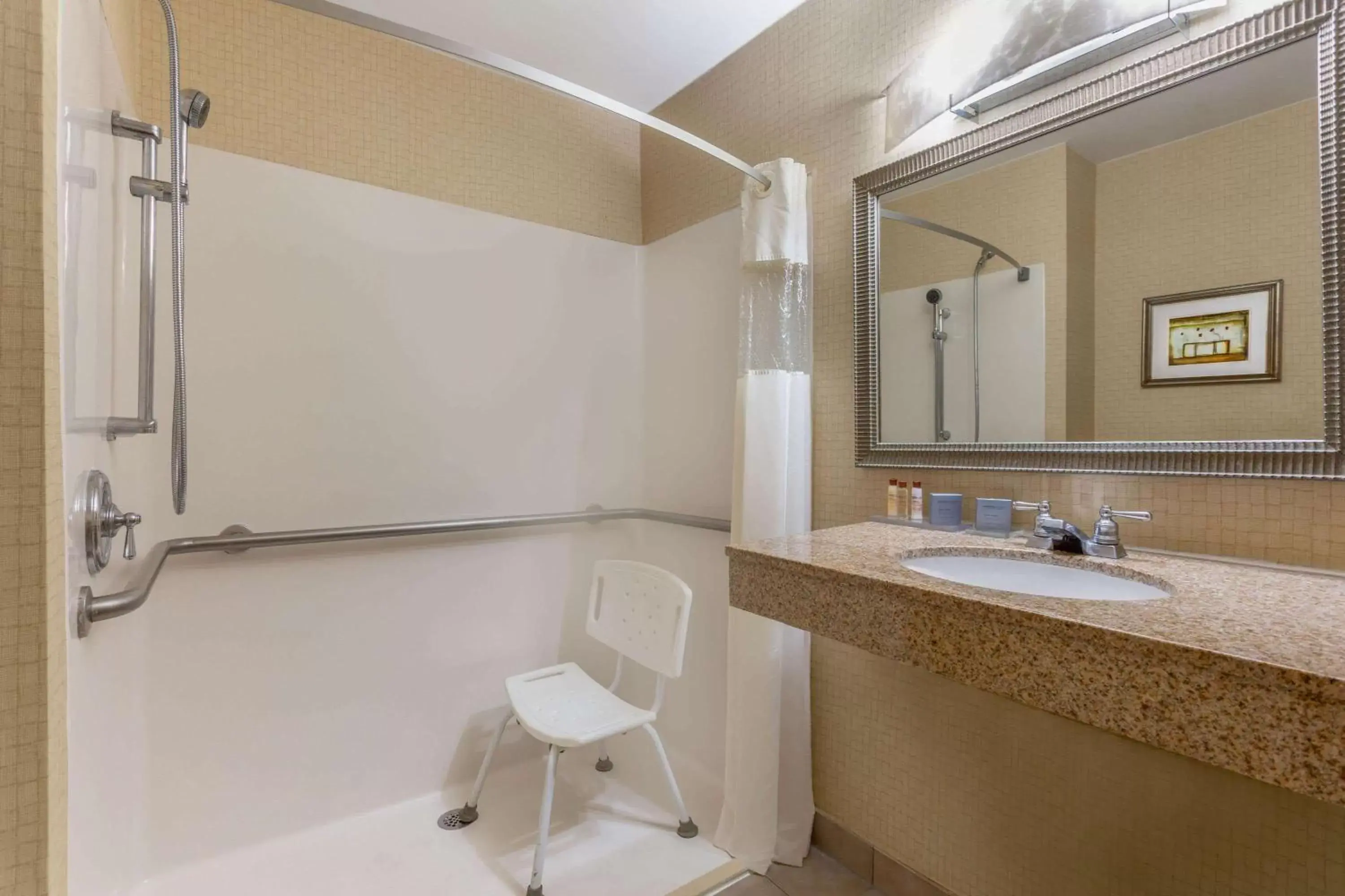 Shower, Bathroom in Wingate by Wyndham Macon