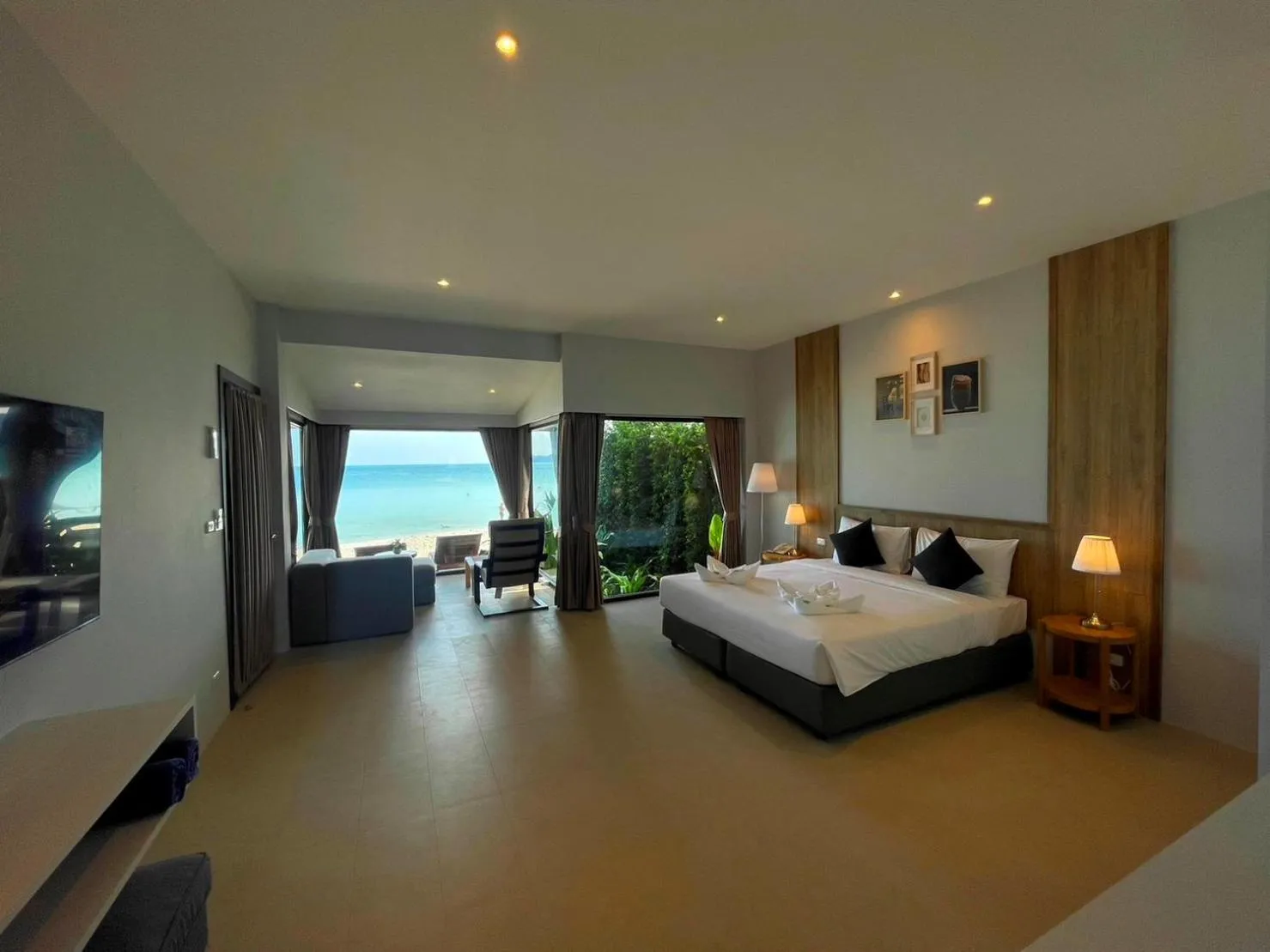 Bed in Evergreen Resort