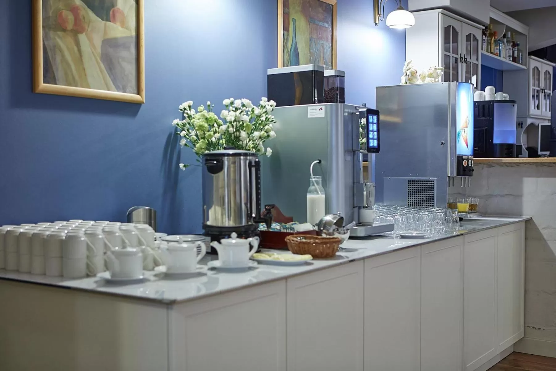 Restaurant/places to eat in Hotel Batory