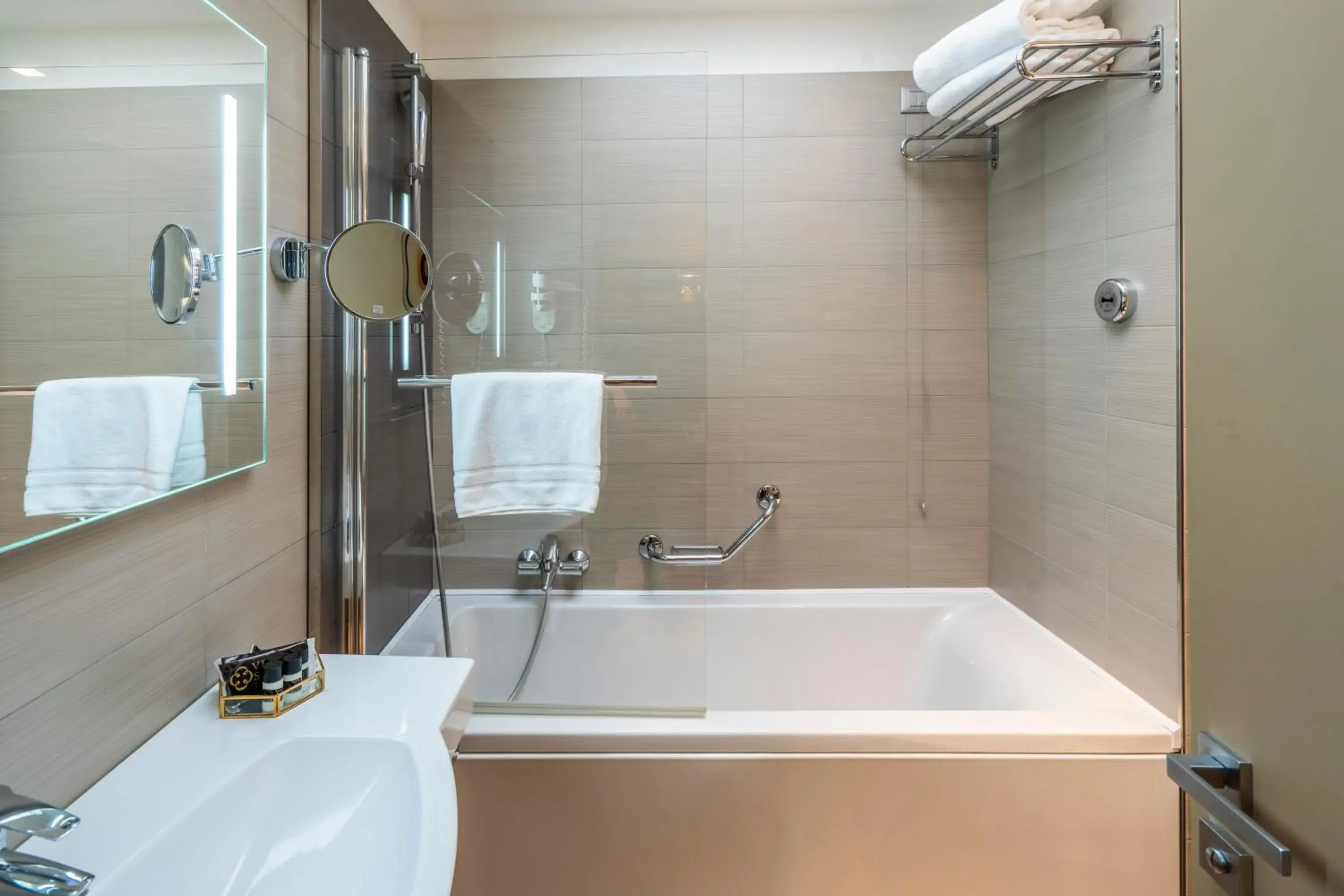 Bathroom in Smart Hotel Holiday Bathroom in Smart Hotel Holiday