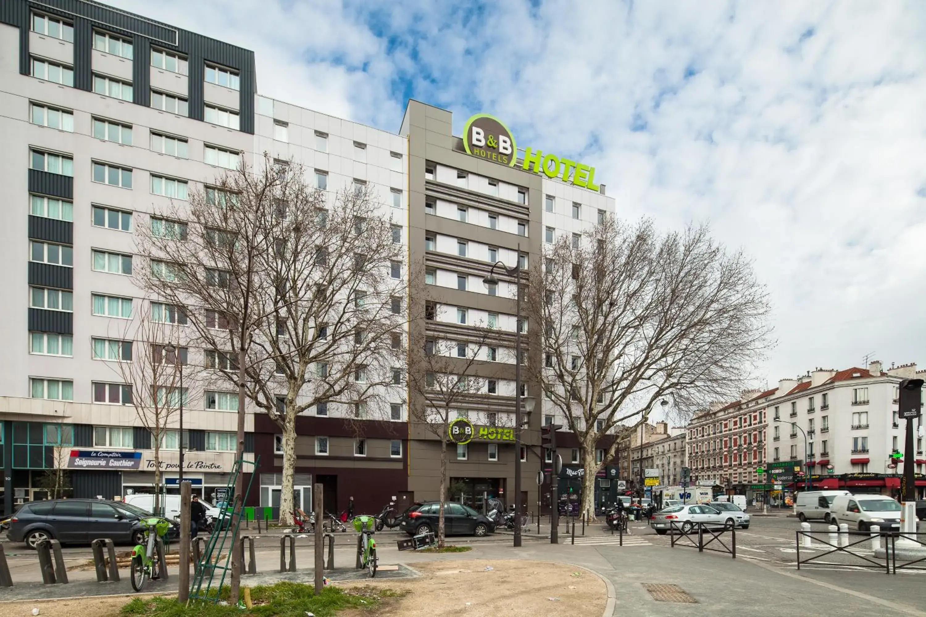 Facade/entrance, Property Building in B&B HOTEL Paris Porte de la Villette