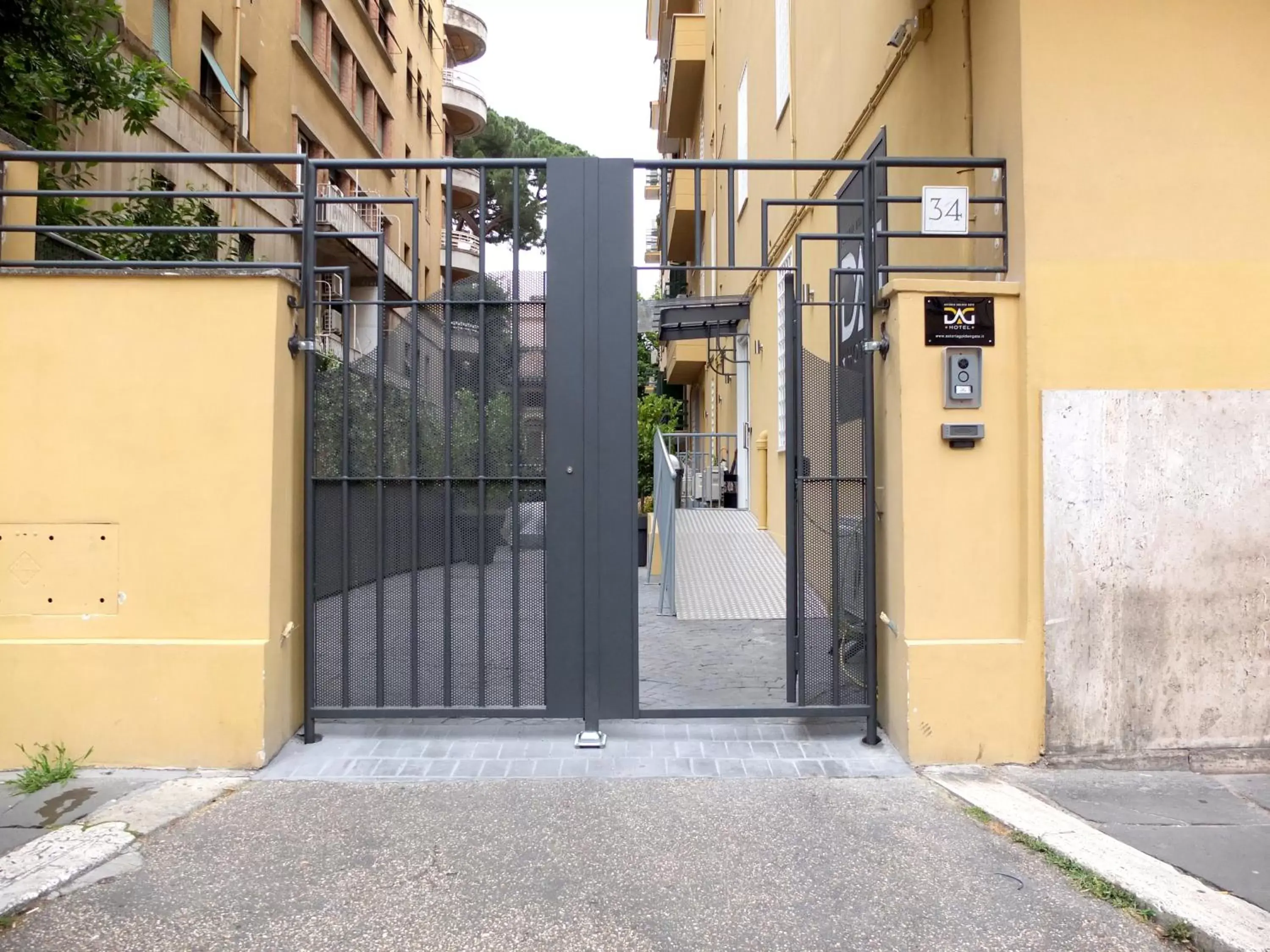 Facade/entrance in ASTORIA GOLDEN GATE
