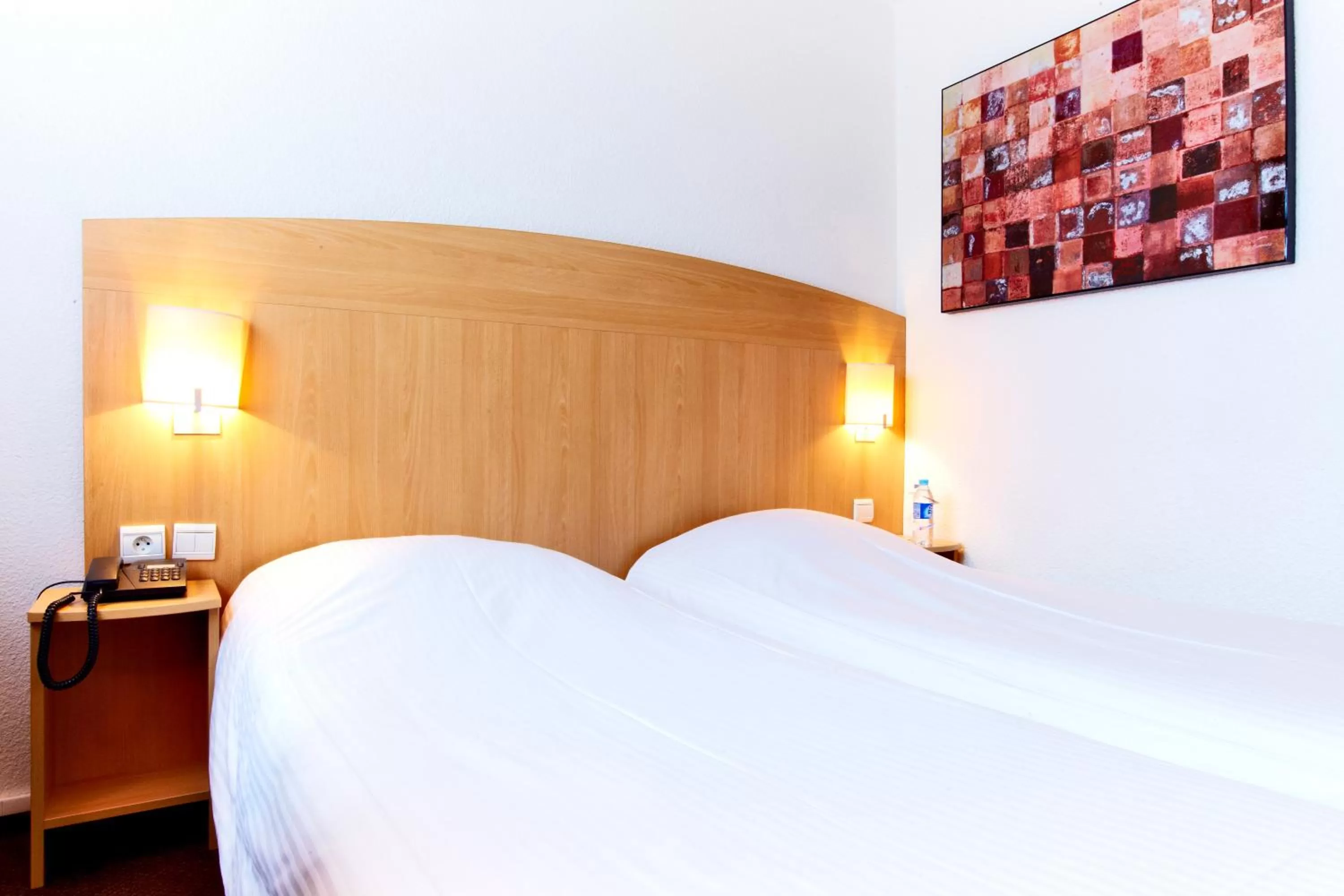 Bed in Hôtel Restaurant Kyriad Mulhouse Nord Illzach