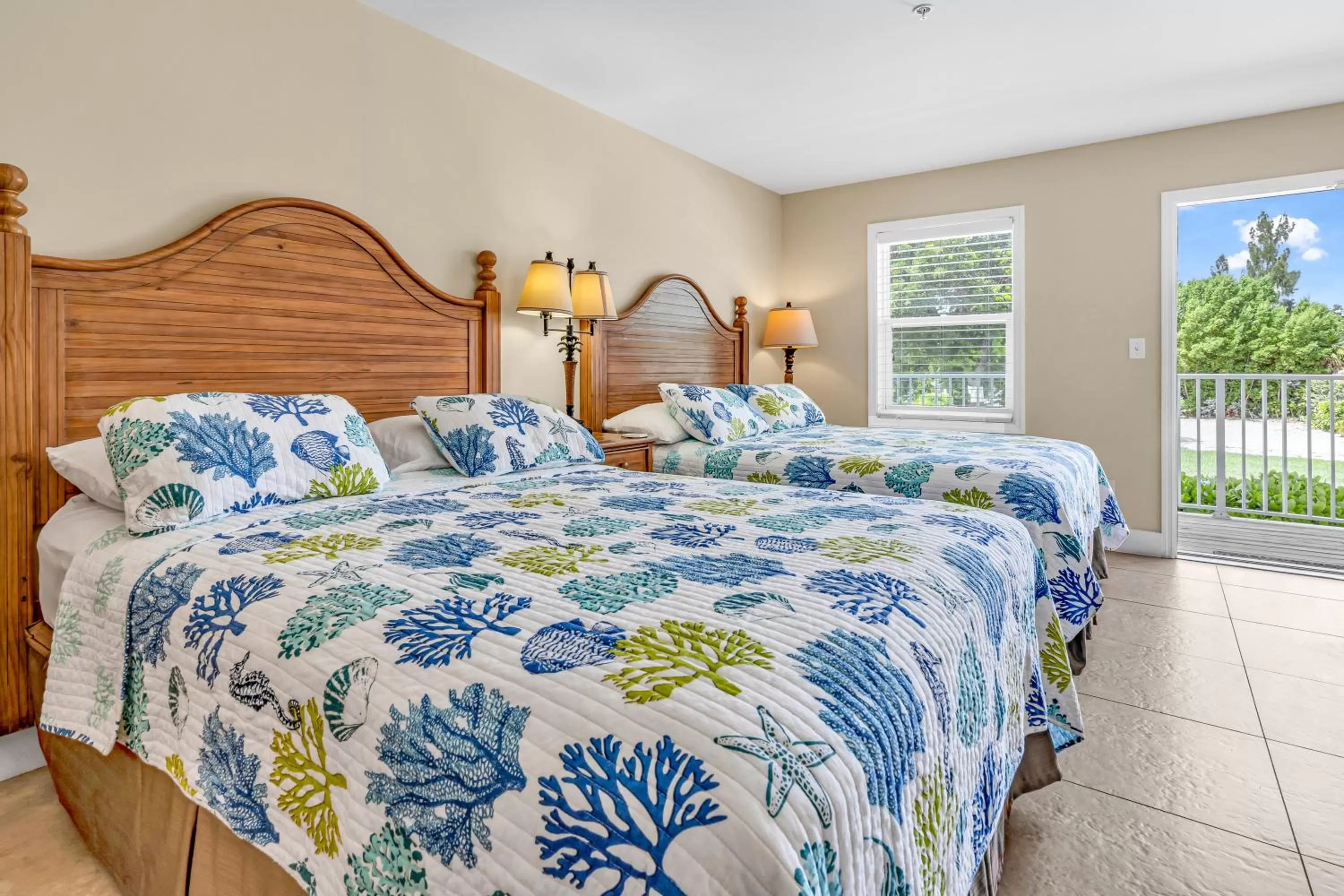 Bed in Bonefish Bay Motel