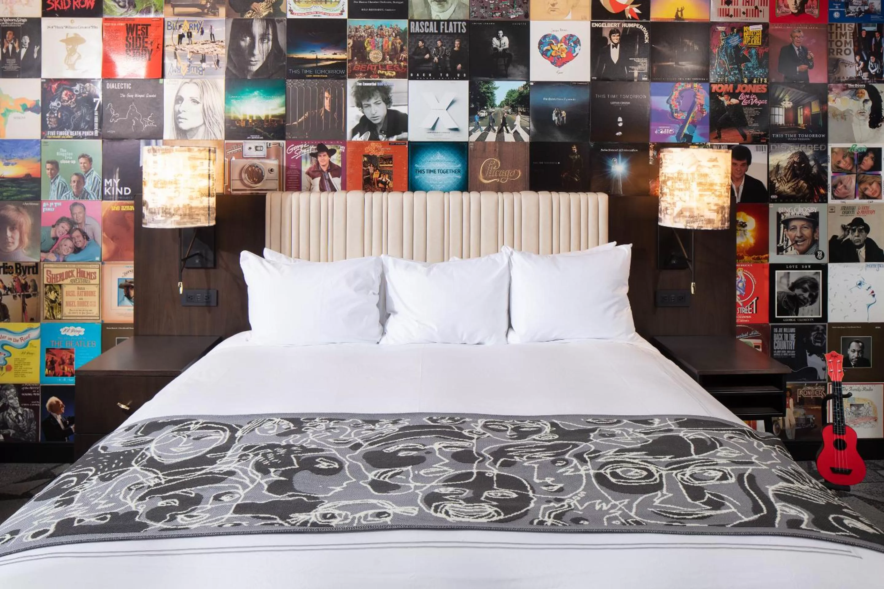 Bed in Saint Kate - The Arts Hotel