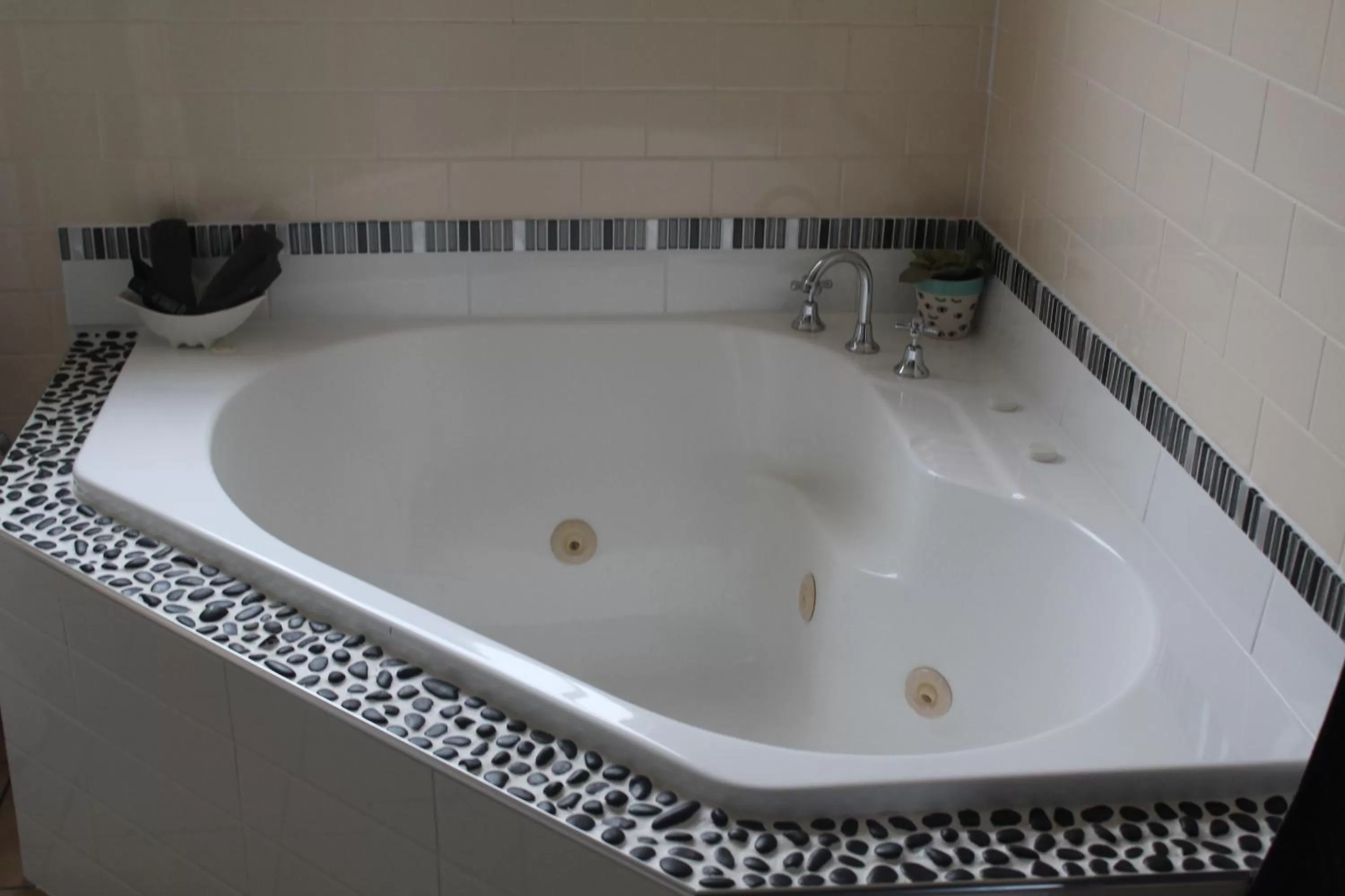 Bathroom in Shearing Shed Motor Inn