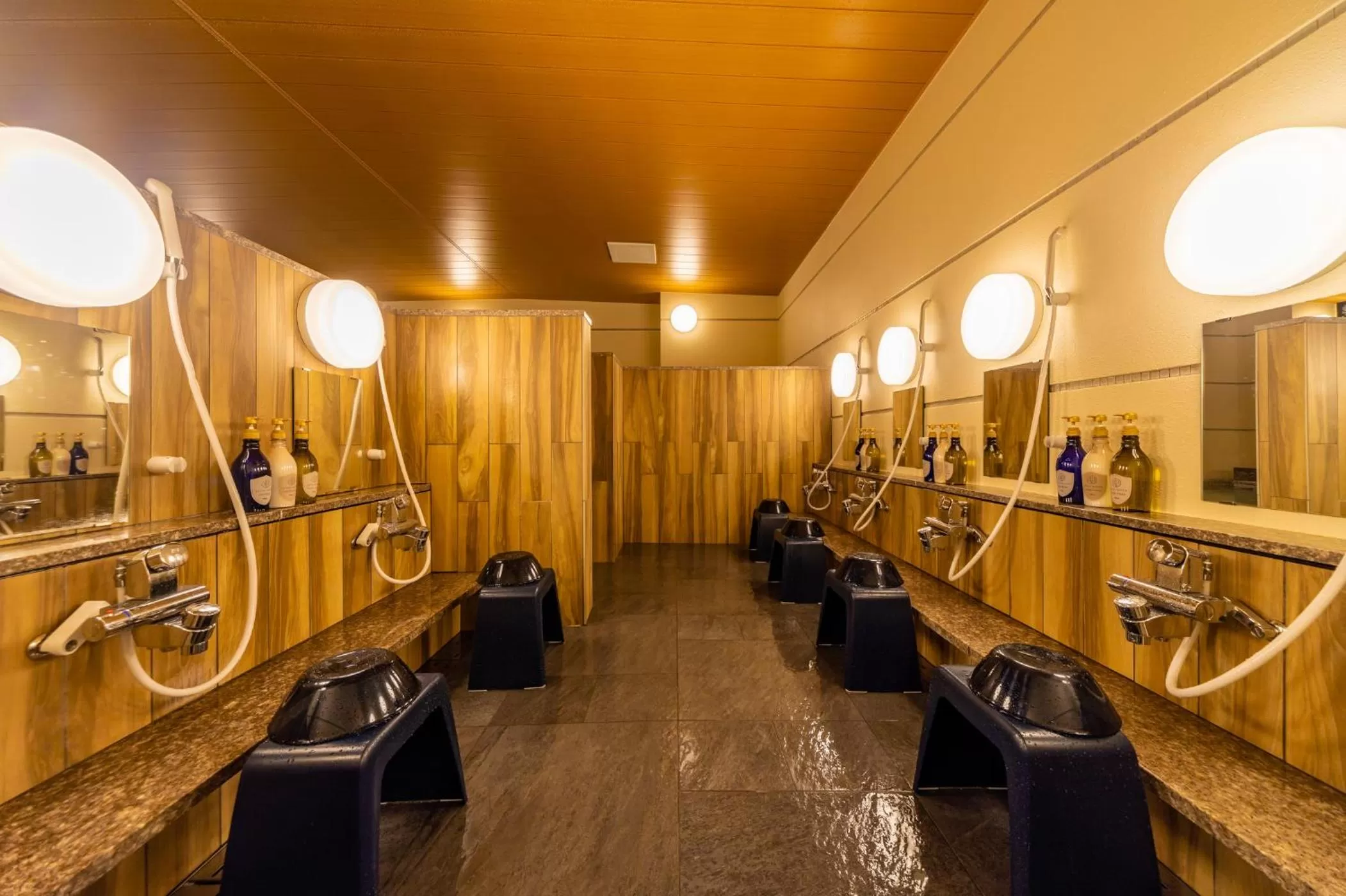 Public Bath in The Happo by HHG