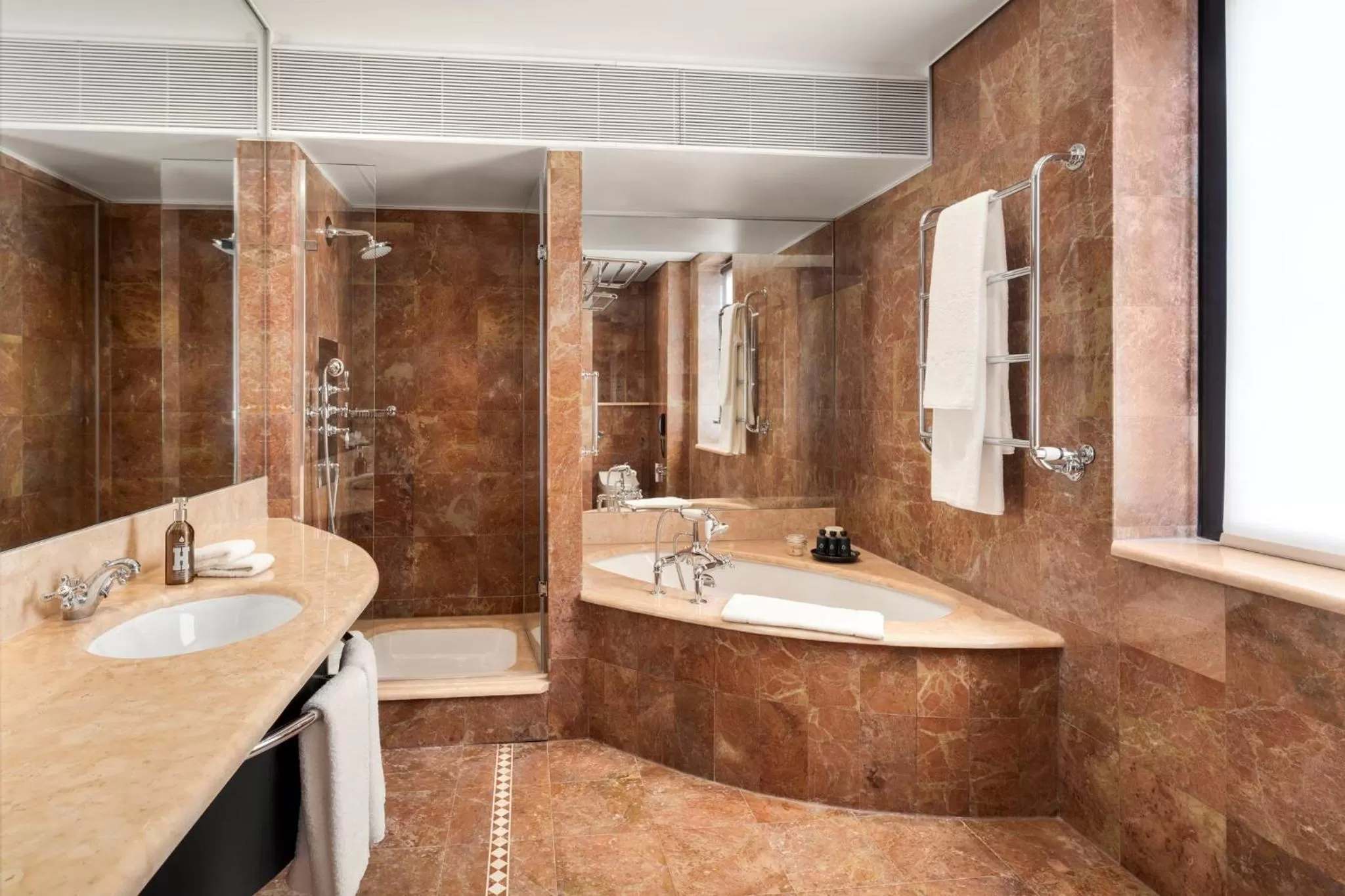 Bathroom in COMO The Halkin