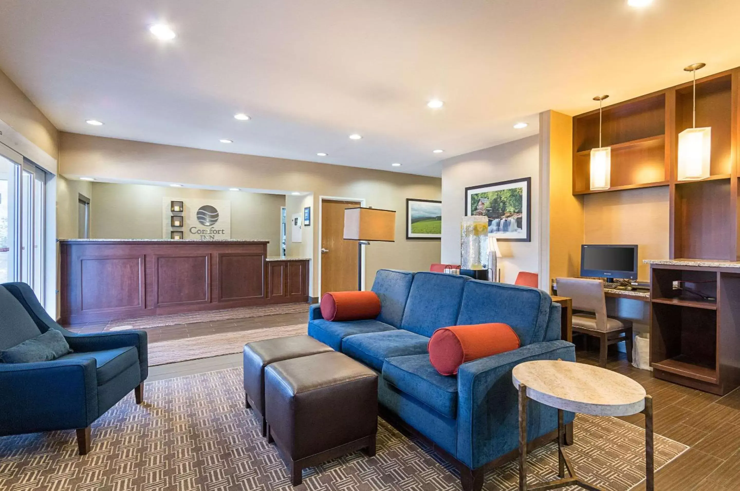 Lobby or reception, Seating Area in Comfort Inn Barboursville near Huntington Mall area