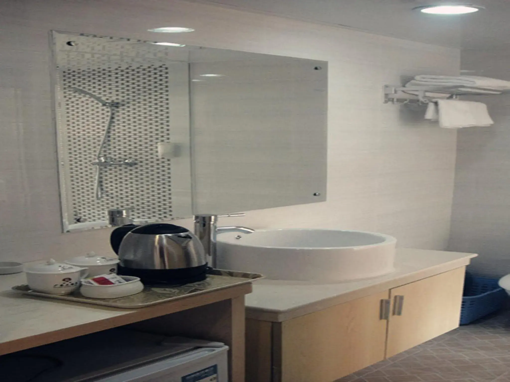 Bathroom, Coffee/Tea Facilities in Guang Dong Hotel