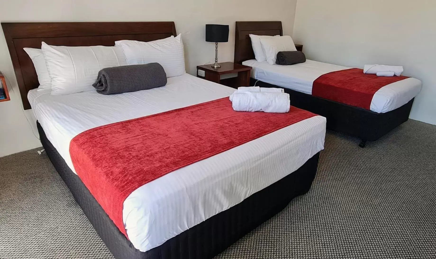 Bed in Seaton Arms Motor Inn