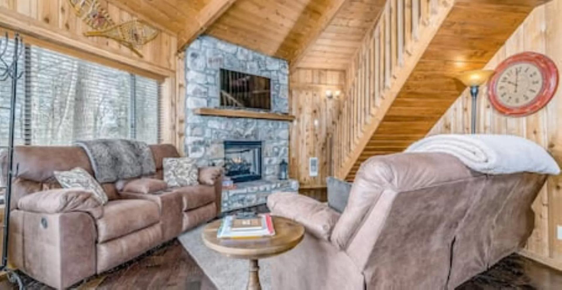 Living room, Seating Area in Cedar Village Condominiums