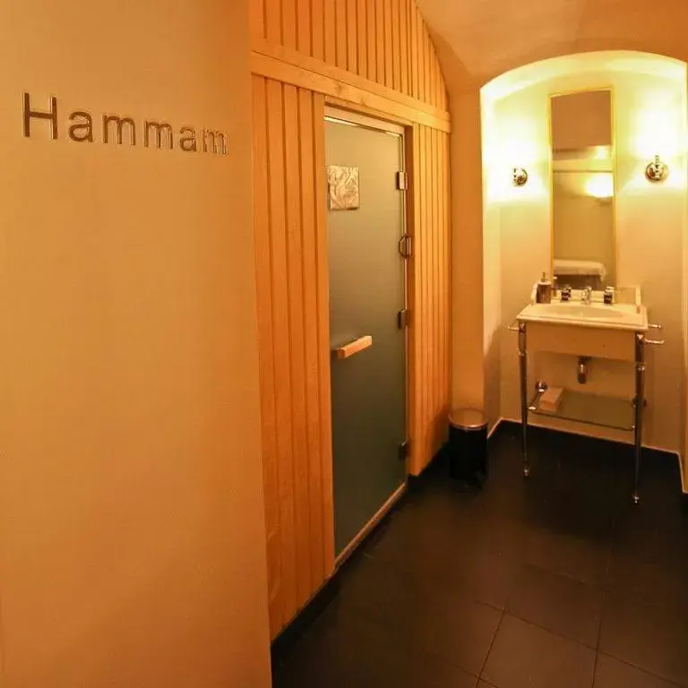 Steam room, Bathroom in Hôtel Keppler