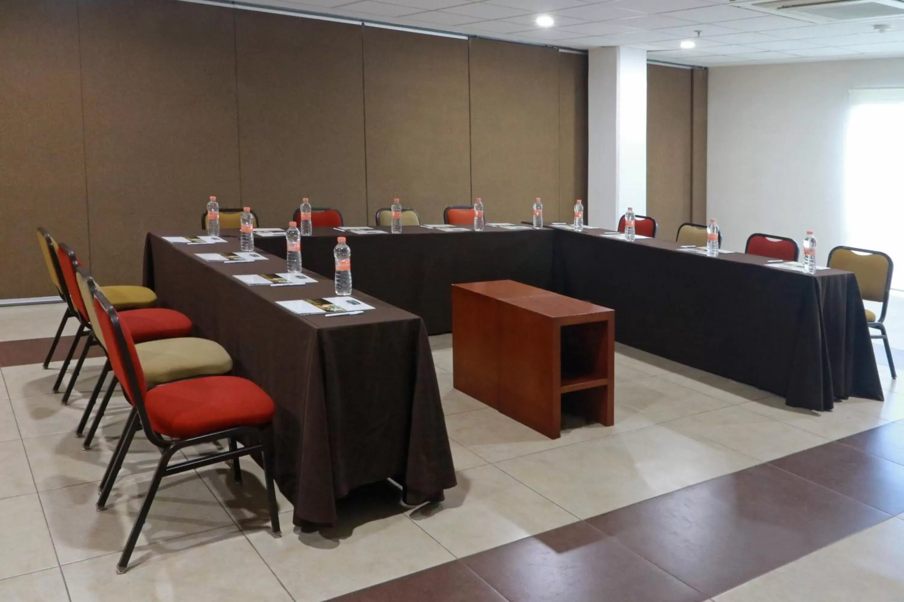 Meeting/conference room in Staybridge Suites Queretaro, an IHG Hotel