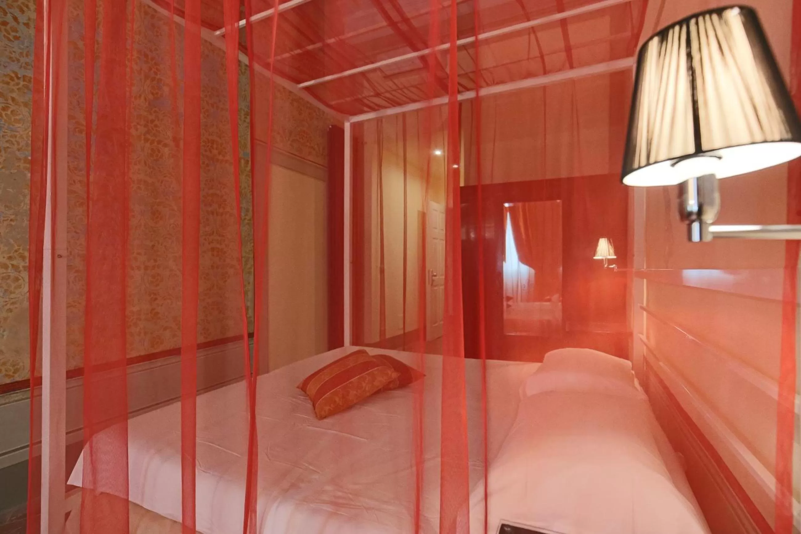 Bedroom in Uffizi Harmony