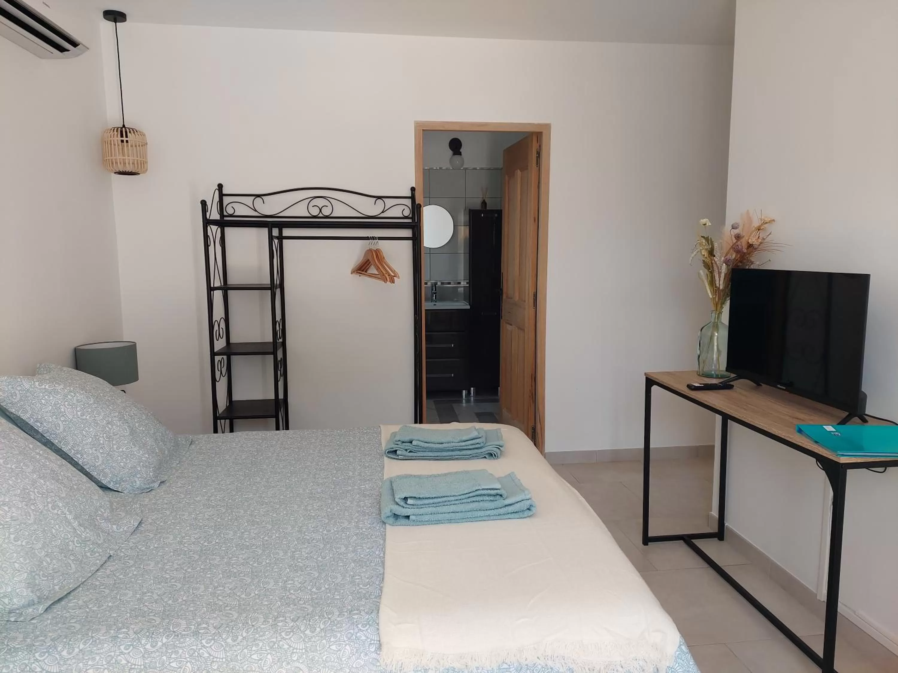 Bed in Maison d'Hôtes & Spa La Chêneraie-Provence Ventoux