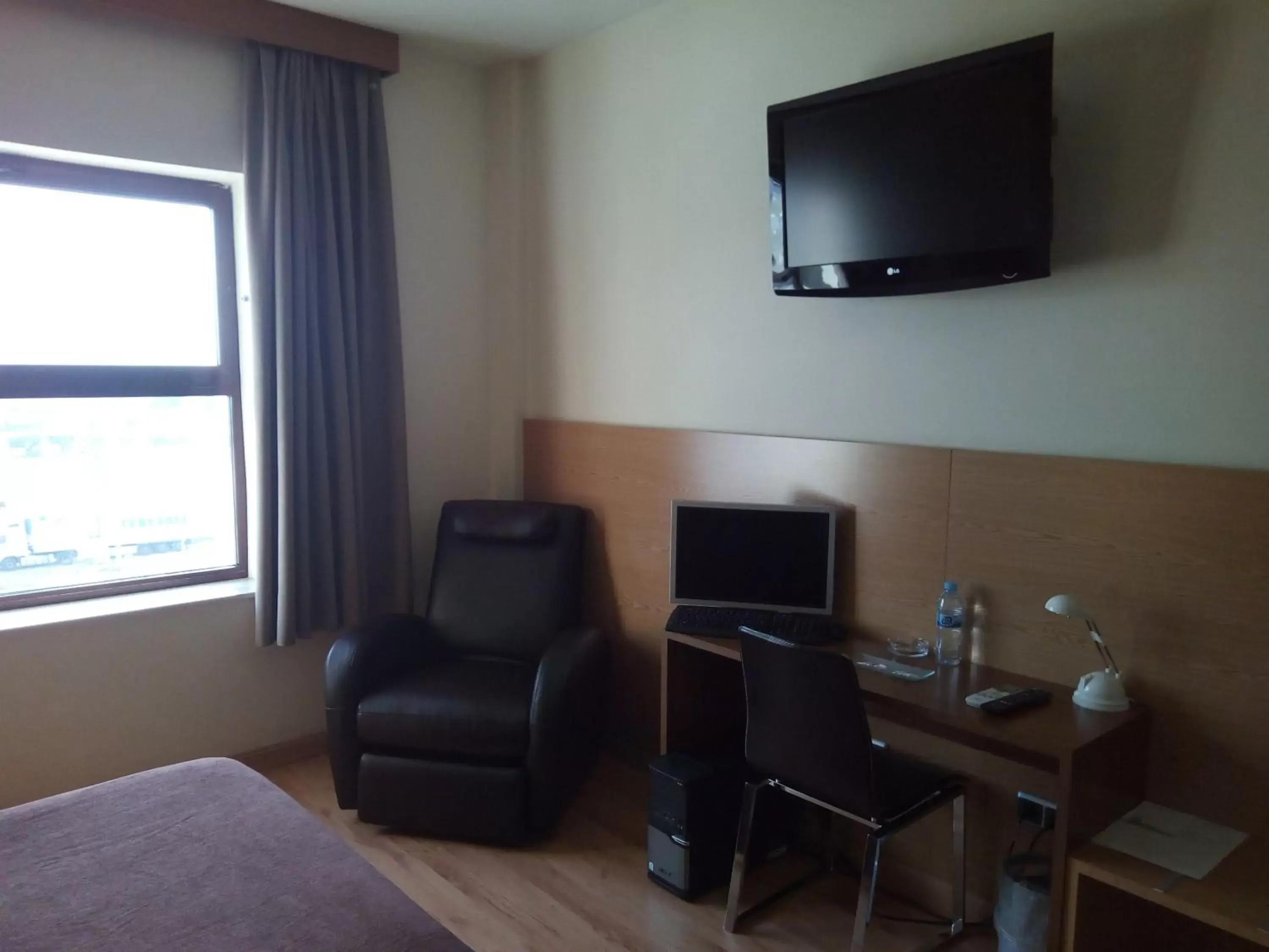 Bedroom, TV/Entertainment Center in Olimpia Hoteles