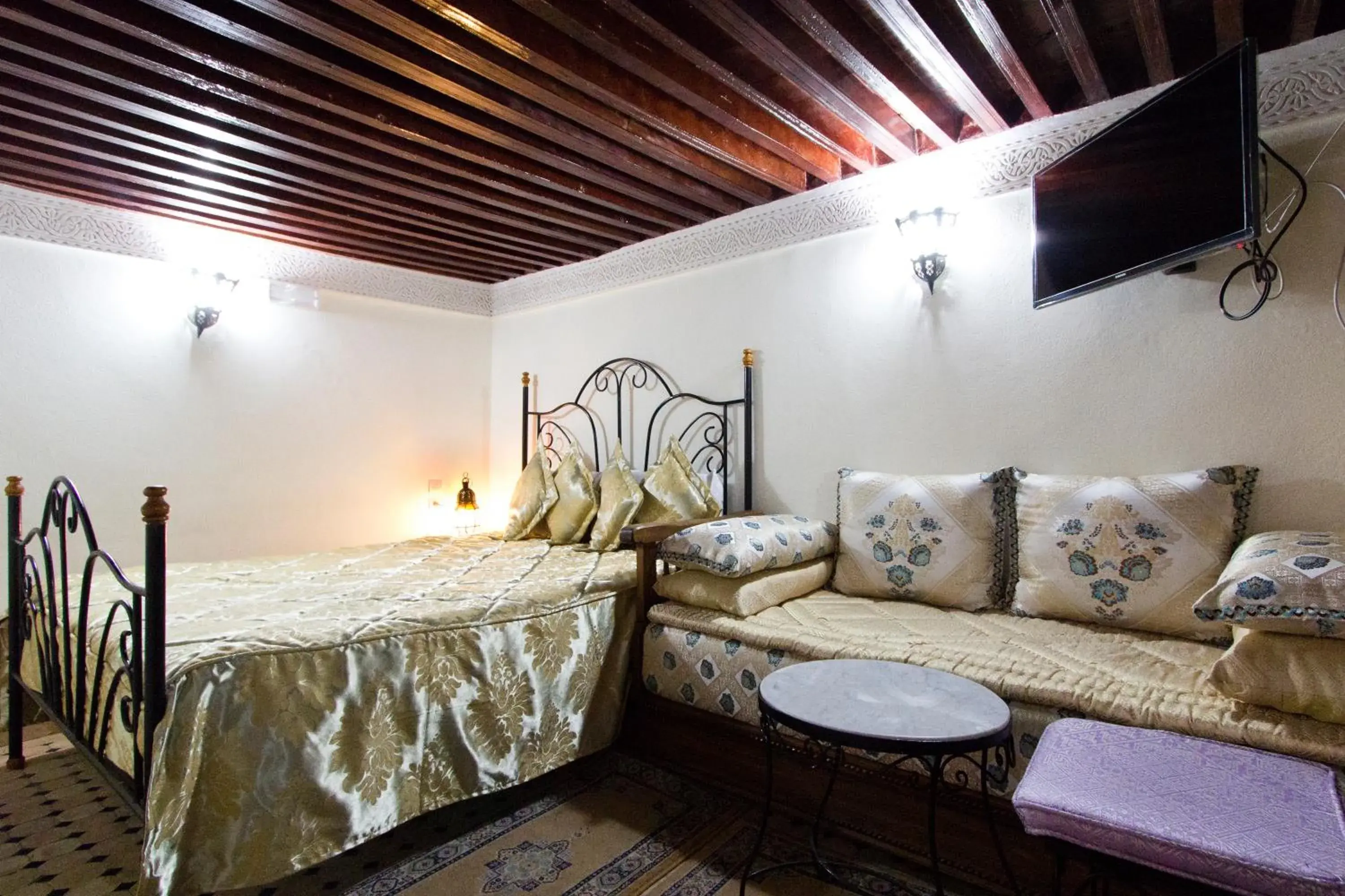 Photo of the whole room, Bed in Riad Taryana