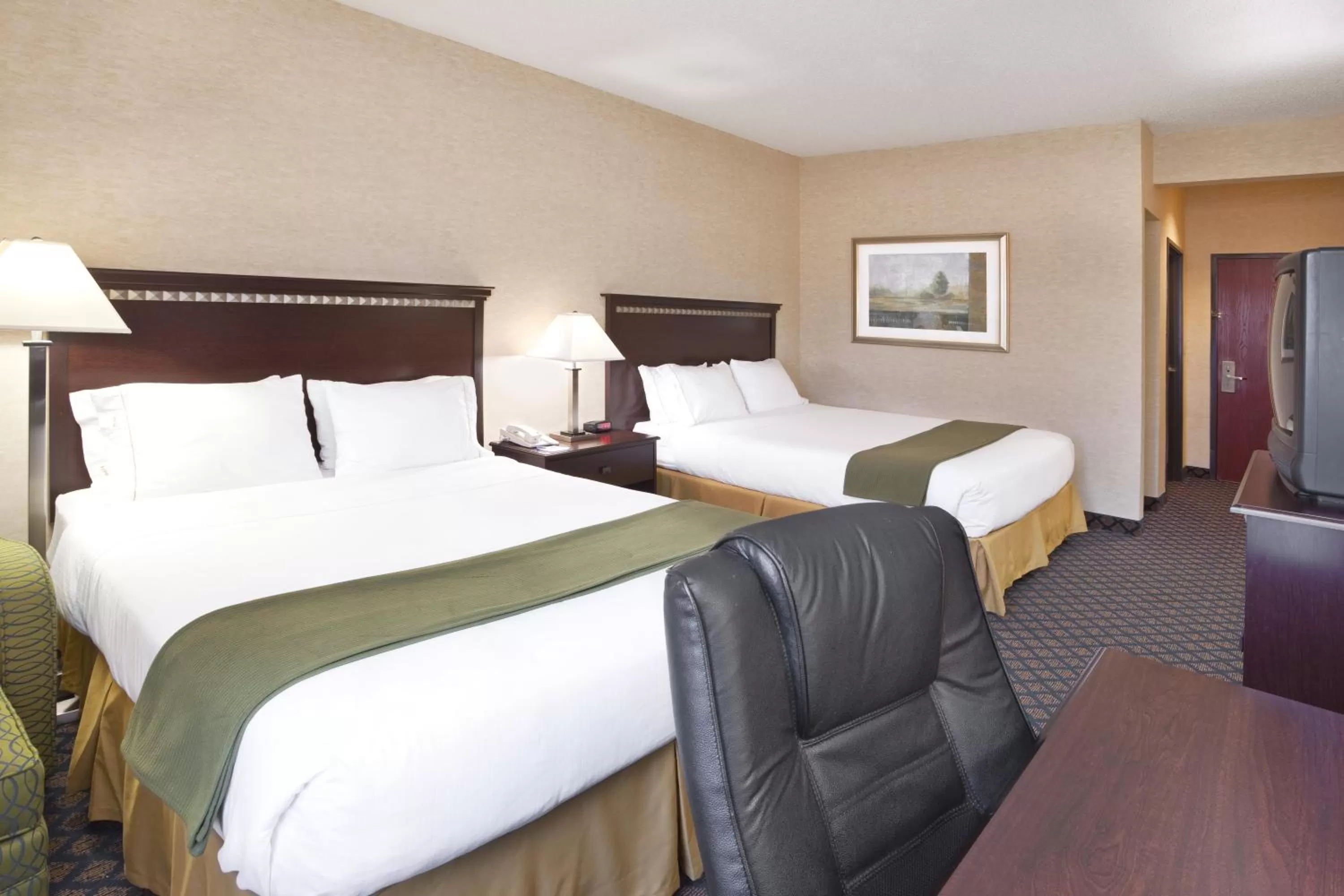 Photo of the whole room, Bed in Holiday Inn Express Hotel & Suites Delaware-Columbus Area by IHG