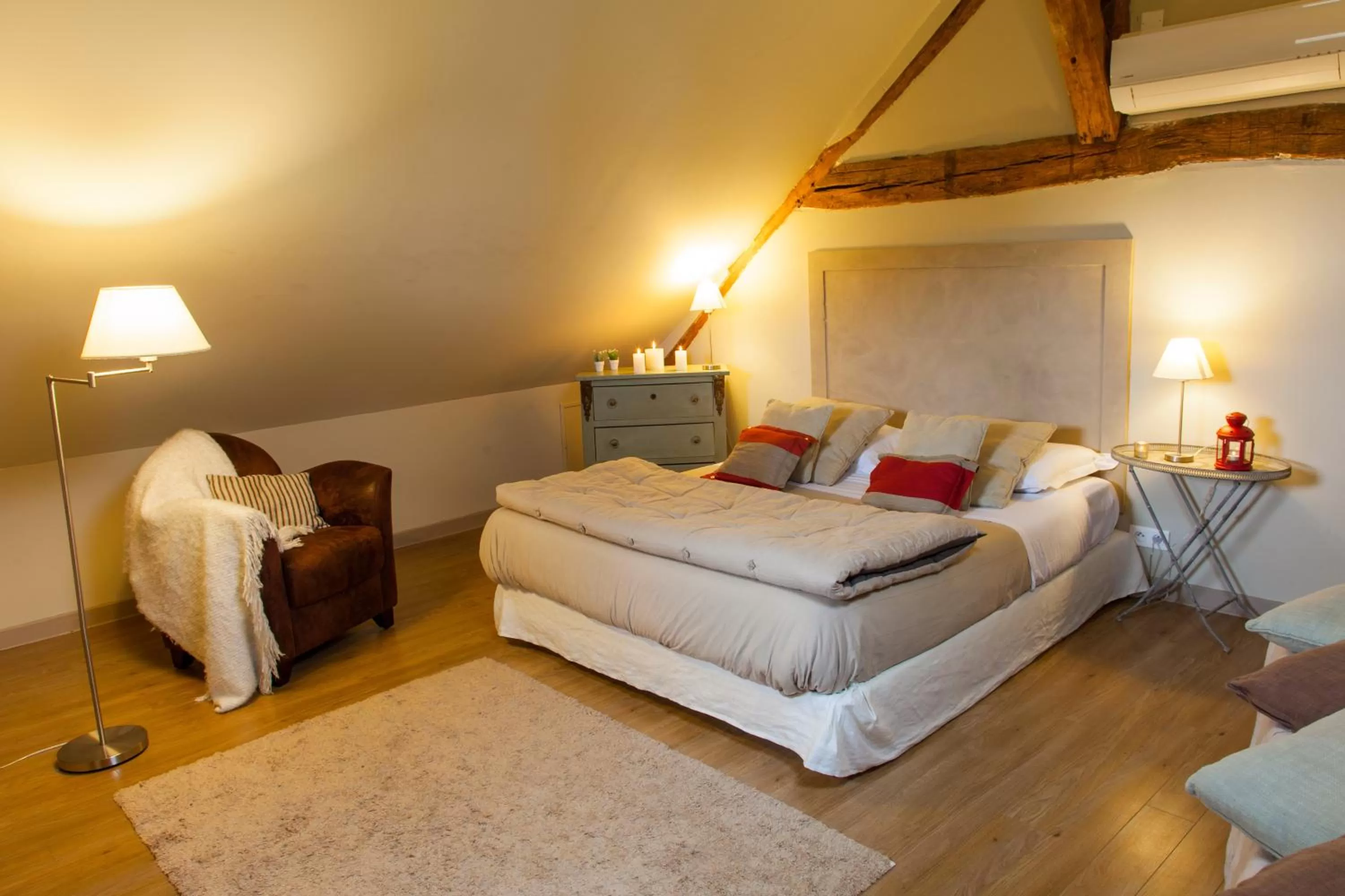 Bedroom, Bed in Domaine de Bellevue, The Originals Relais