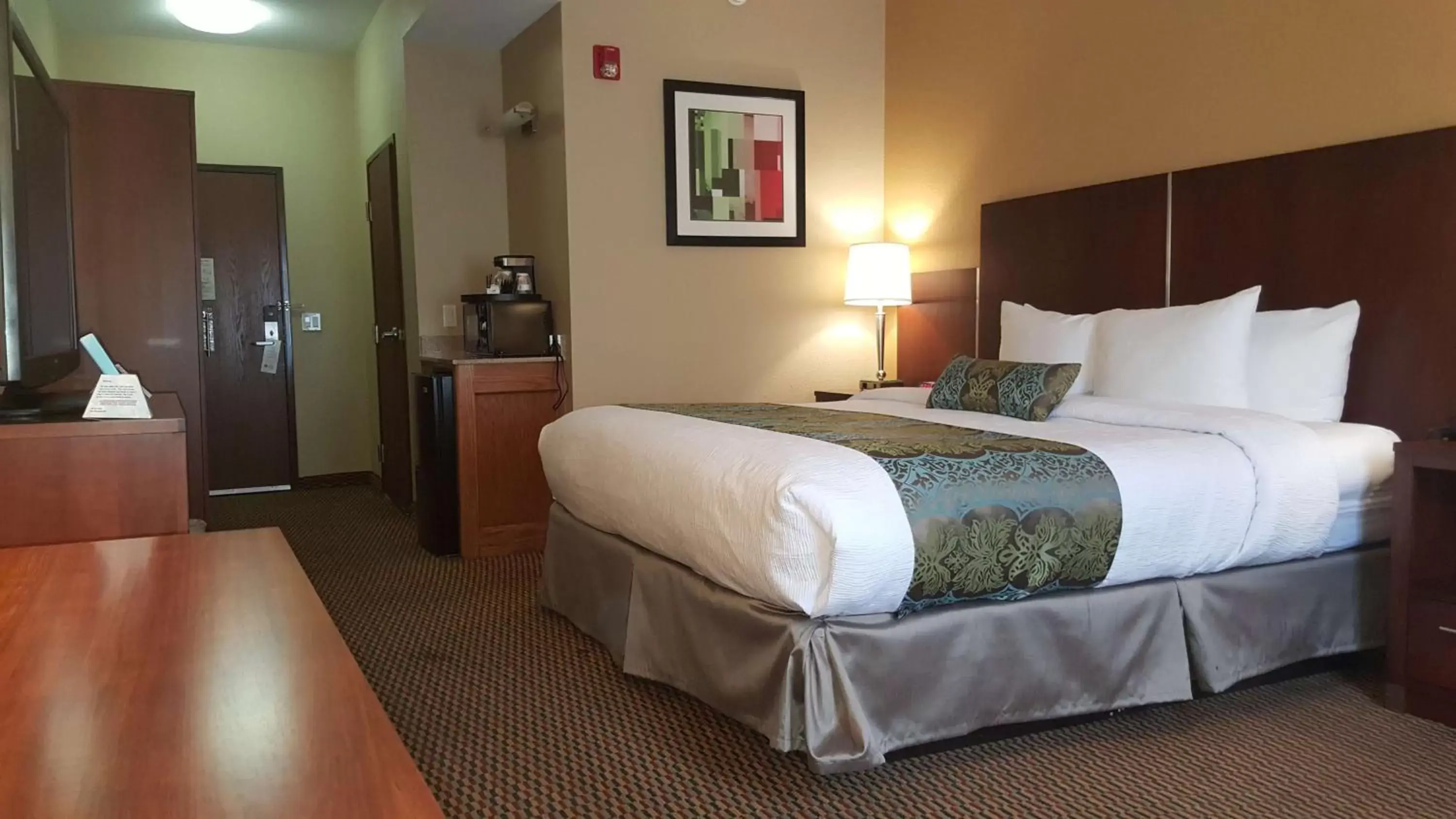 Bedroom in Best Western Airport Inn & Suites Oakland
