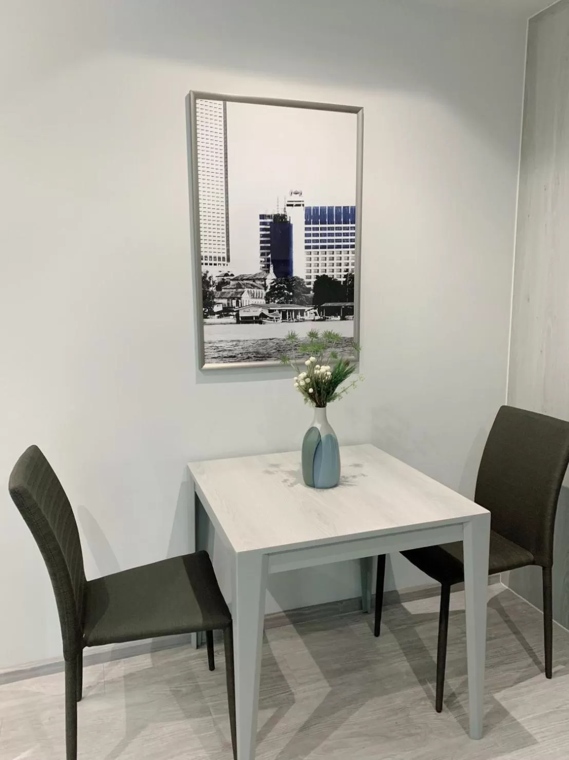 Dining area in The Quarter Ari by UHG